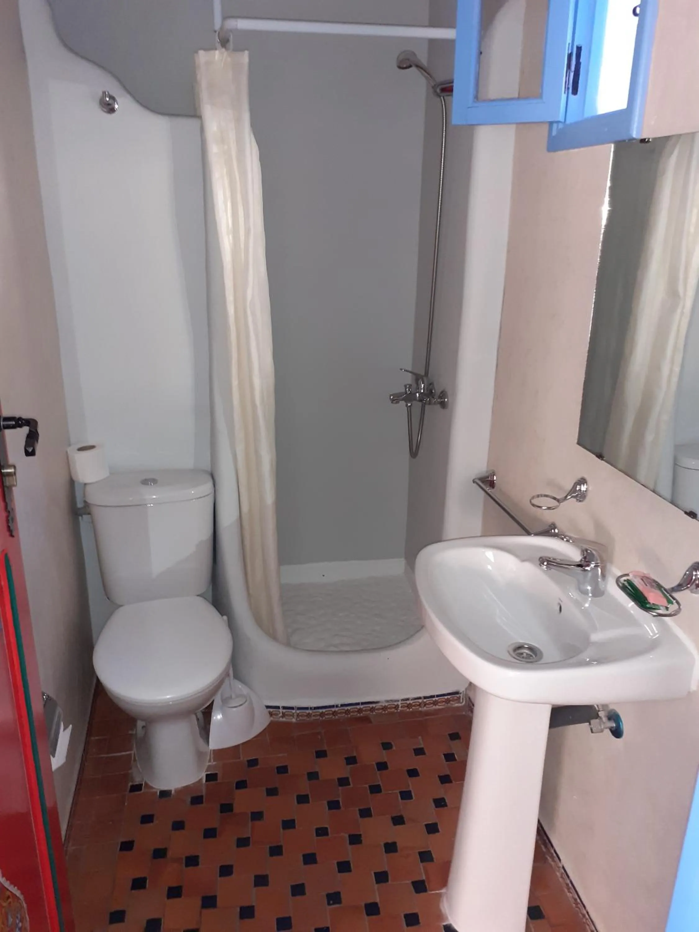 Shower in Hotel Alkhalifa