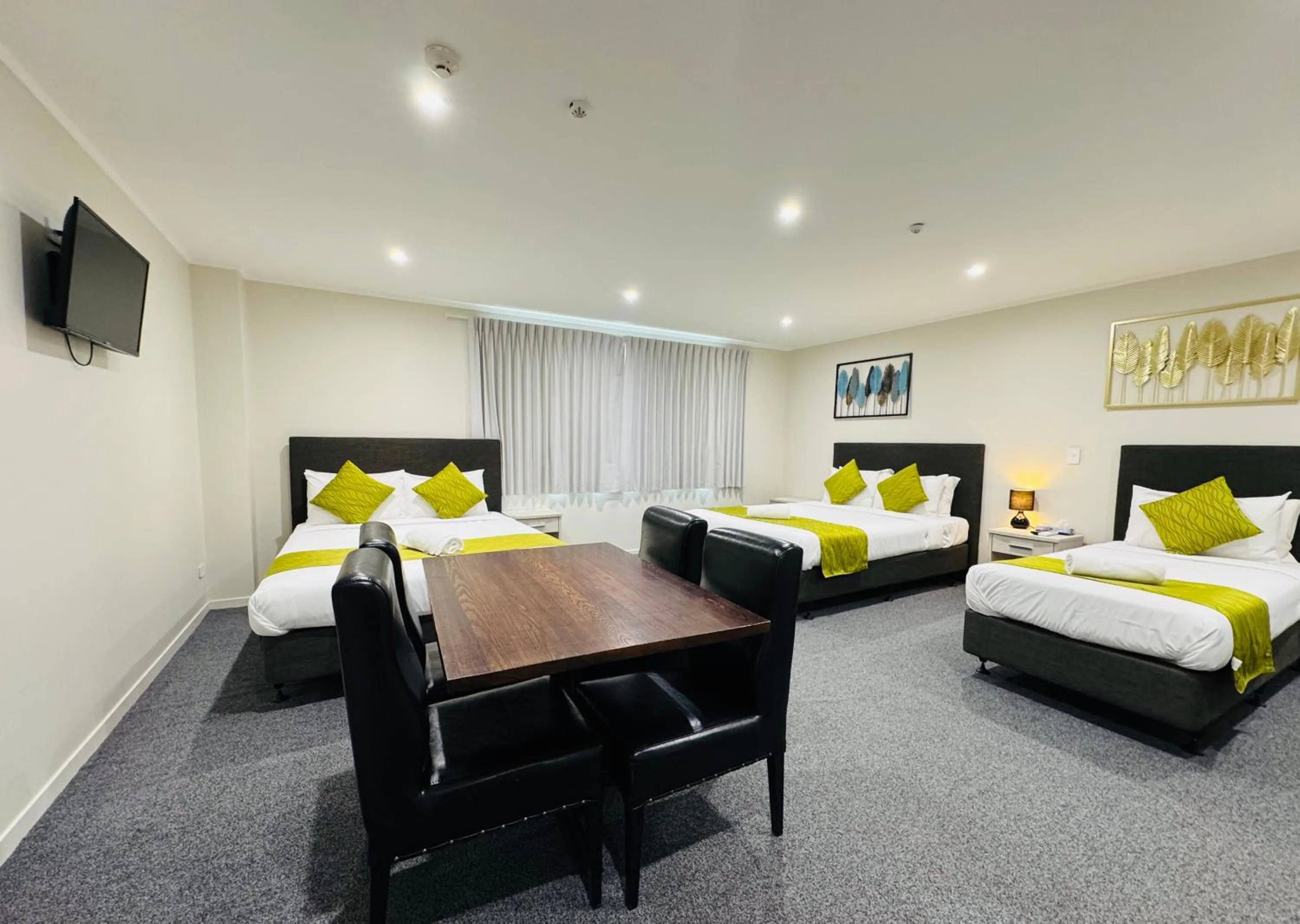 Shower, Bed in Bakers Lodge