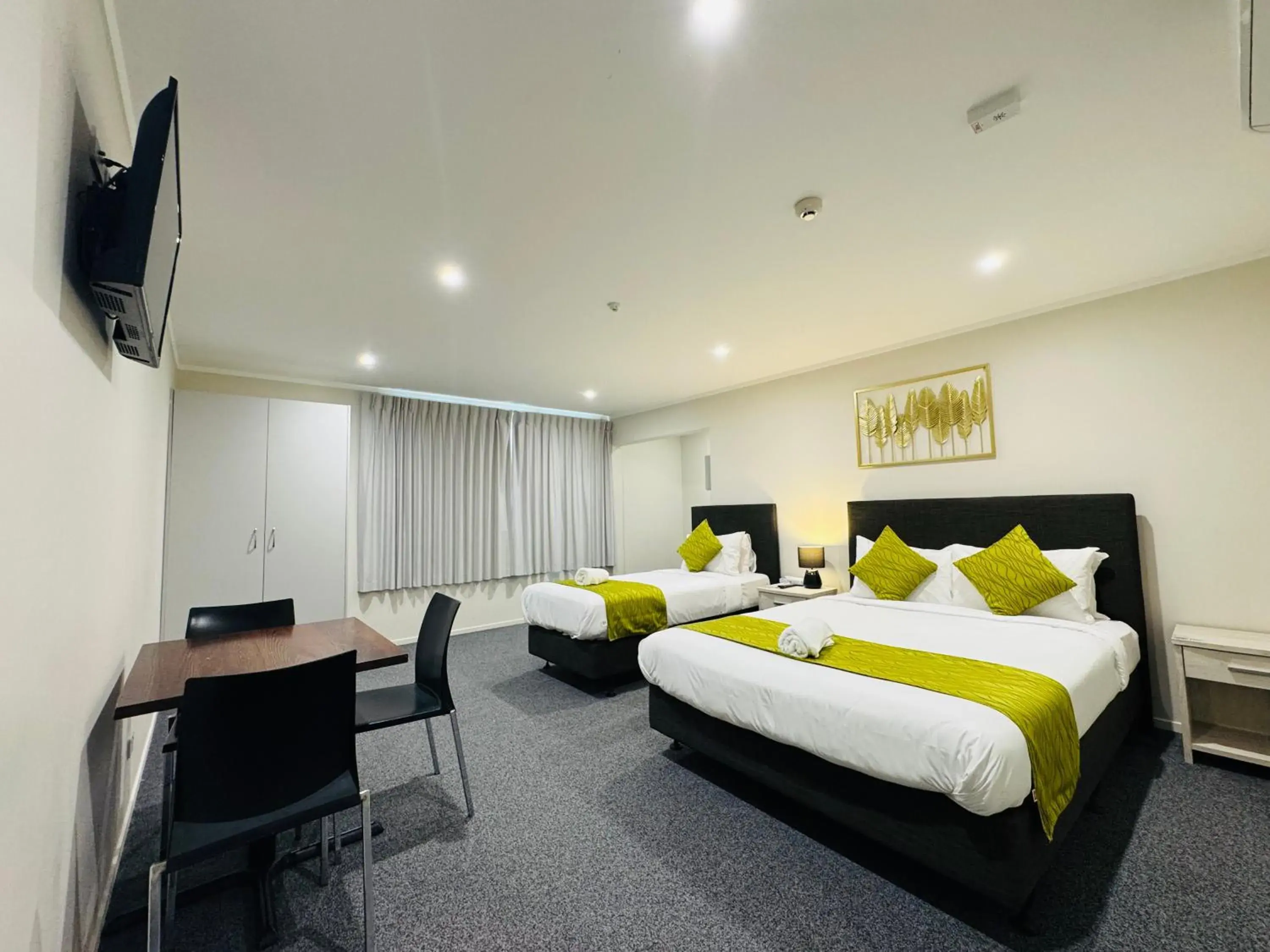 Toilet, Bed in Bakers Lodge Toilet, Bed in Bakers Lodge