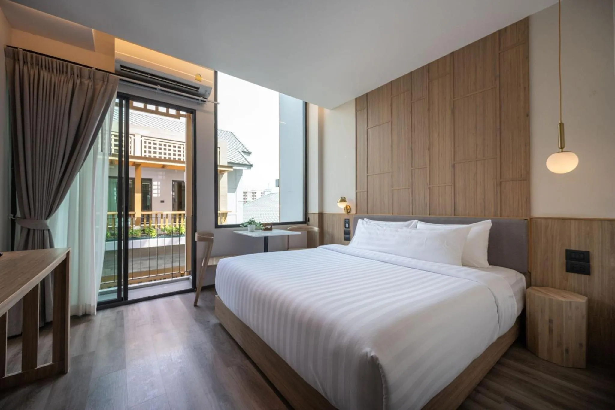 Bed in SHAN Villas Sukhumvit