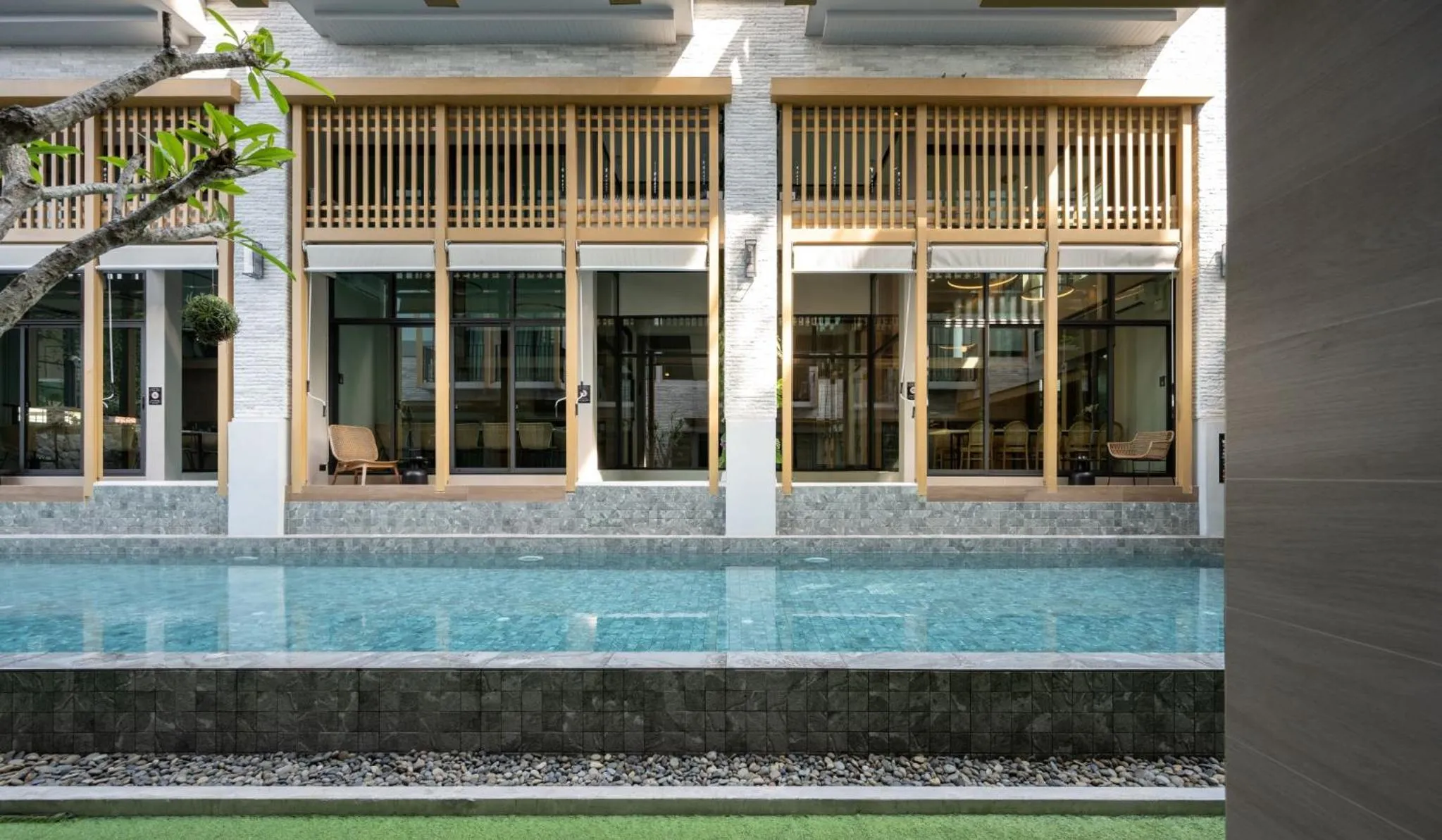 Pool view in SHAN Villas Sukhumvit ฌานวิลล่า สุขุมวิท