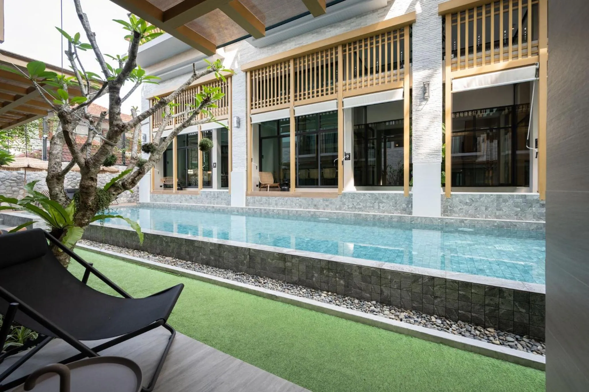 Pool view in SHAN Villas Sukhumvit ฌานวิลล่า สุขุมวิท