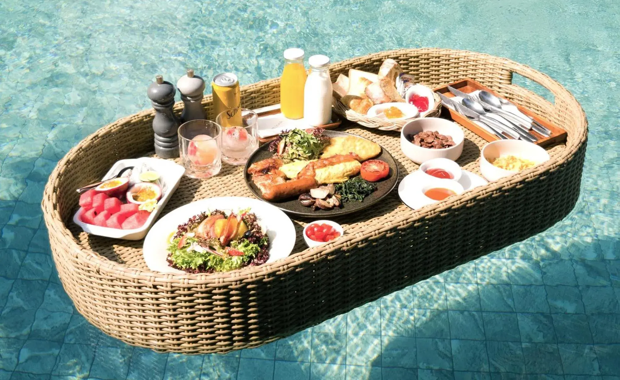 Food and drinks in SHAN Villas Sukhumvit Food and drinks in SHAN Villas Sukhumvit