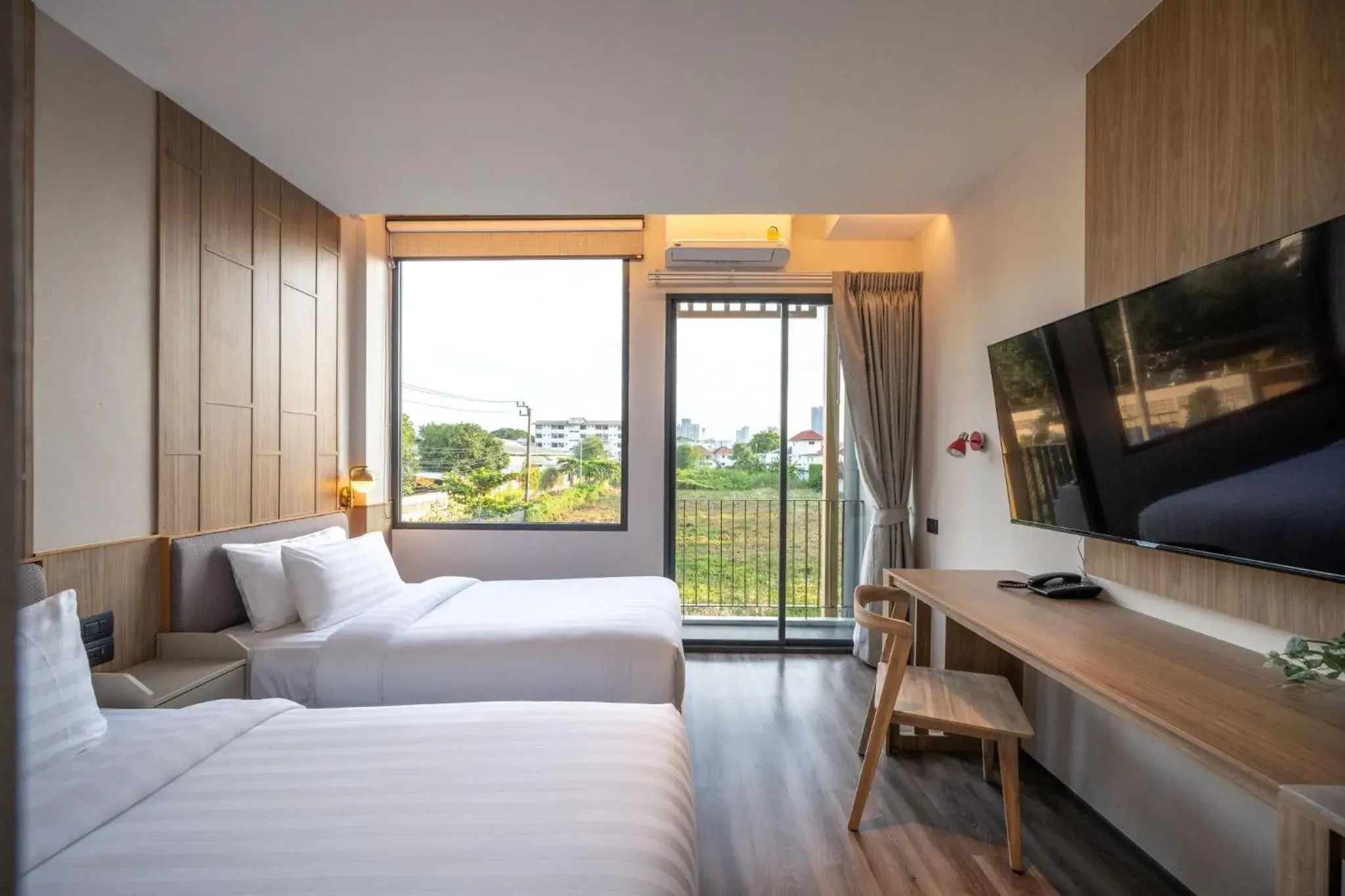 Twin Room with Private Bathroom in SHAN Villas Sukhumvit ฌานวิลล่า สุขุมวิท Twin Room with Private Bathroom in SHAN Villas Sukhumvit ฌานวิลล่า สุขุมวิท