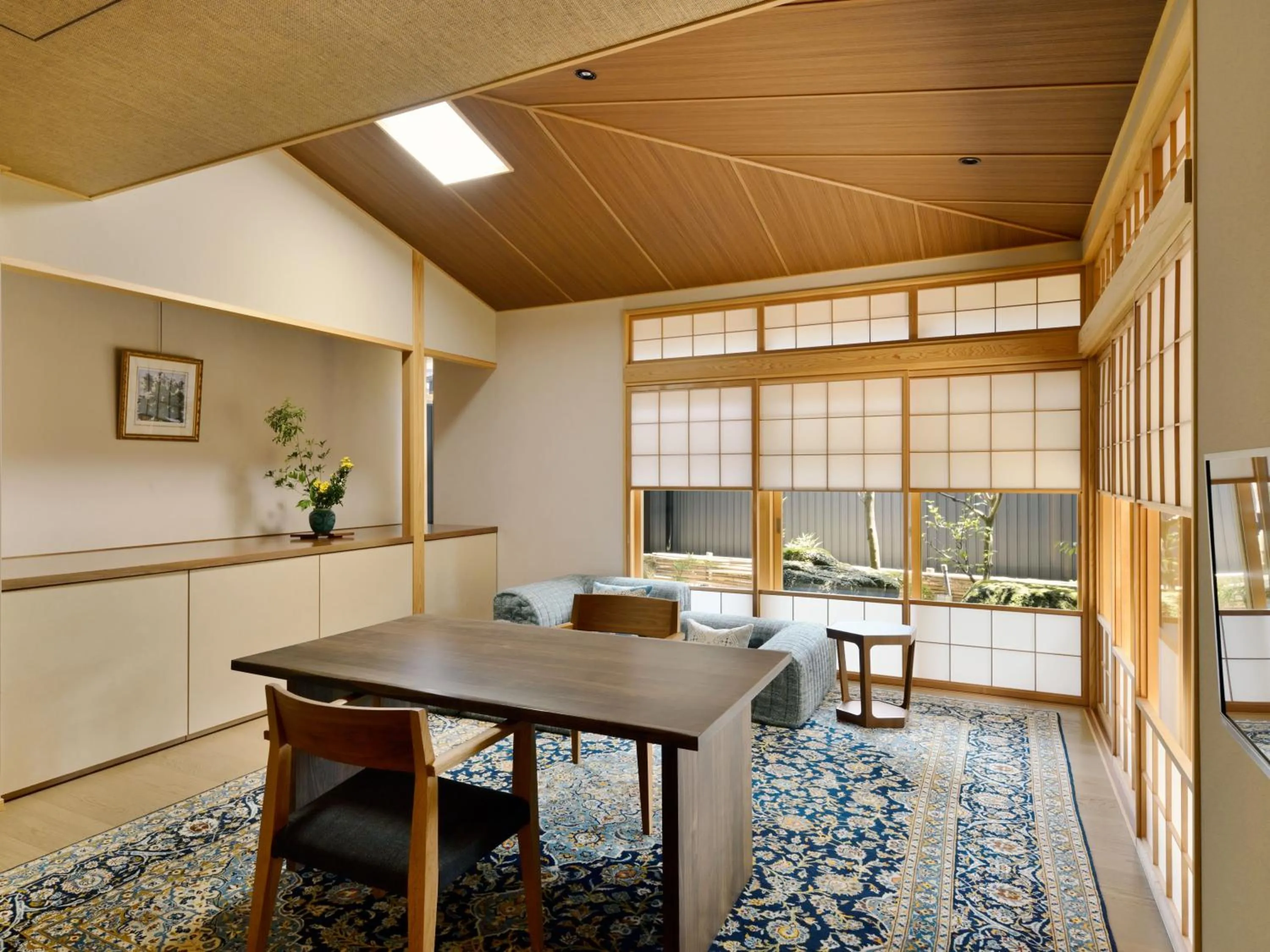 Photo of the whole room in Beniya