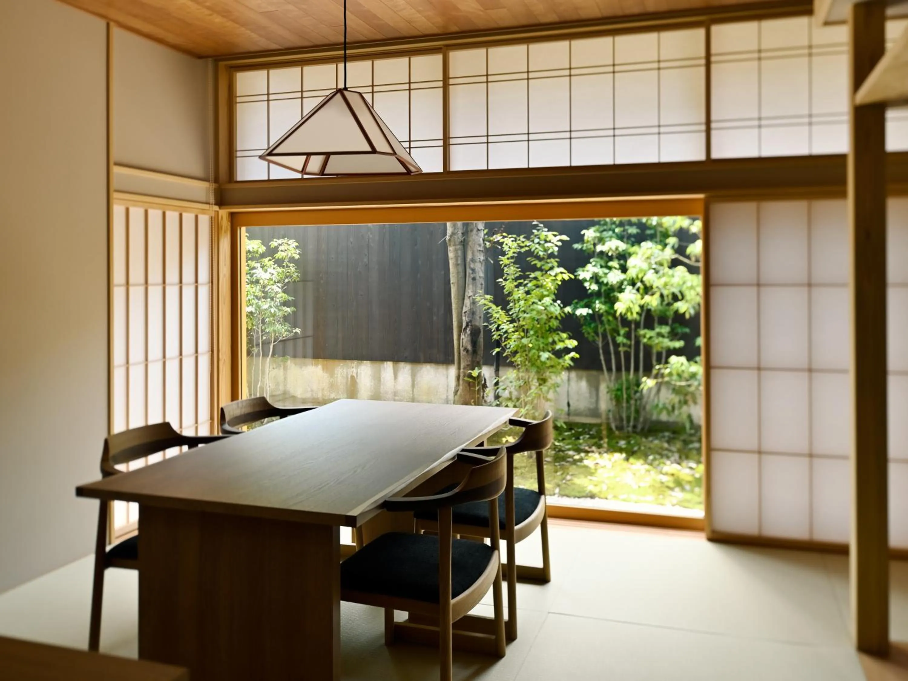 Photo of the whole room in Beniya