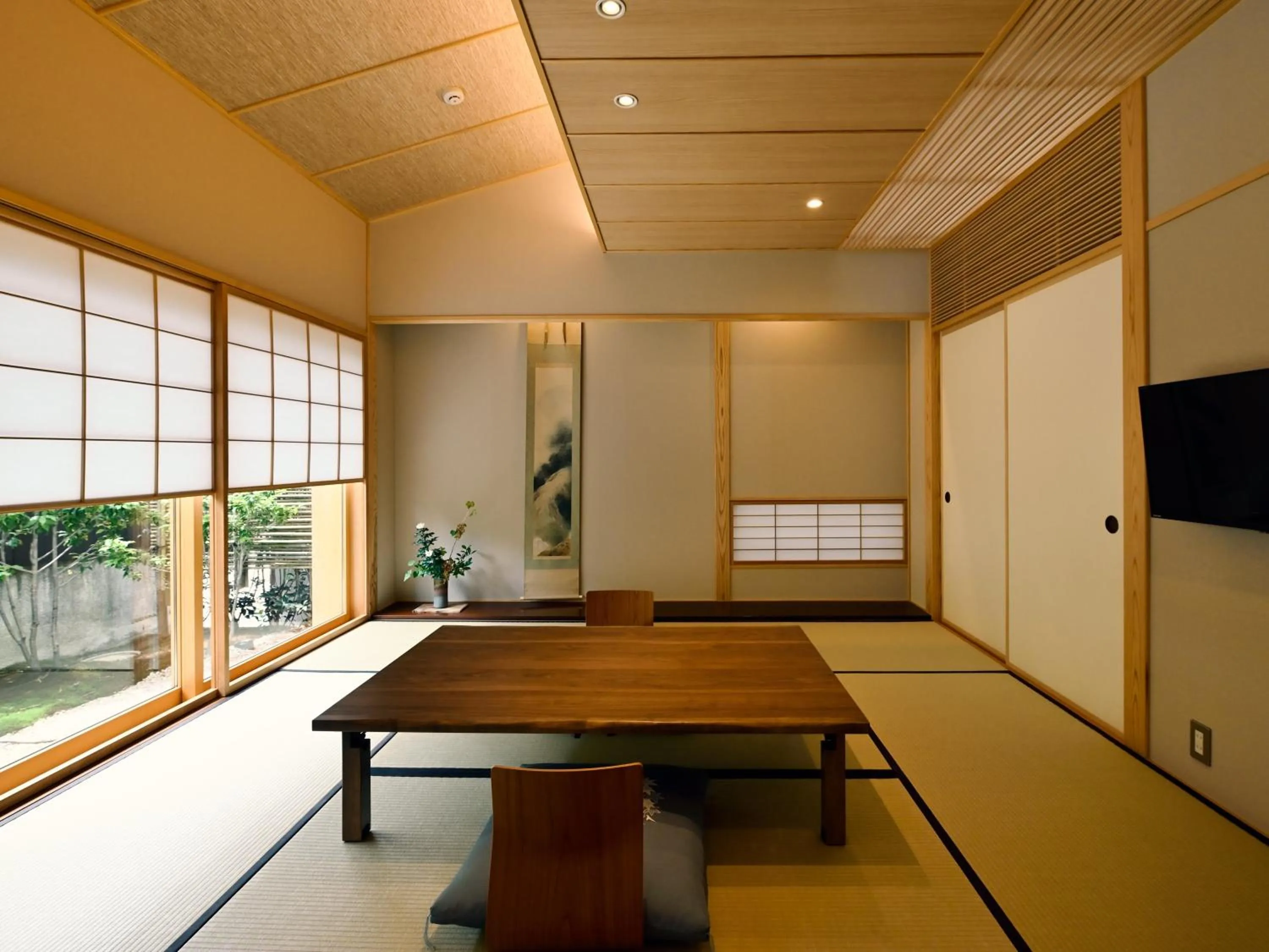 Photo of the whole room in Beniya