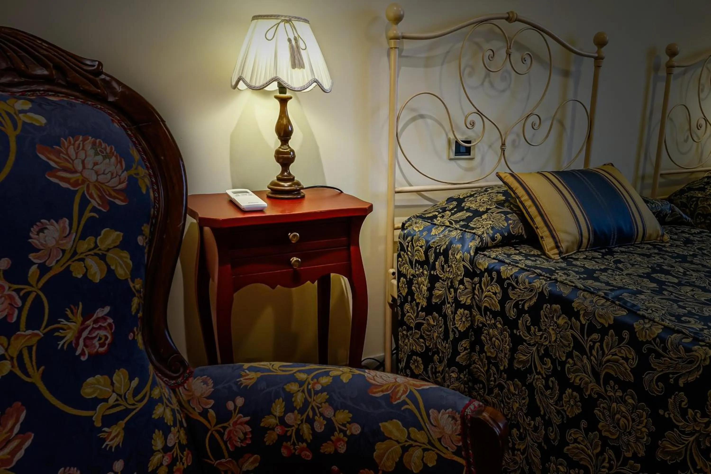 Decorative detail, Bed in Villa Colombai