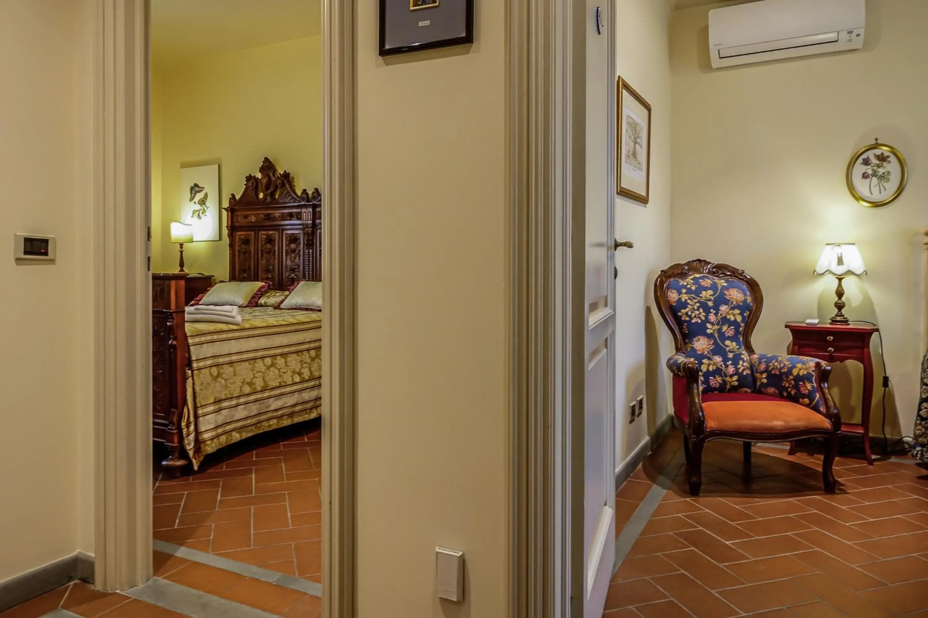 Photo of the whole room, Bed in Villa Colombai