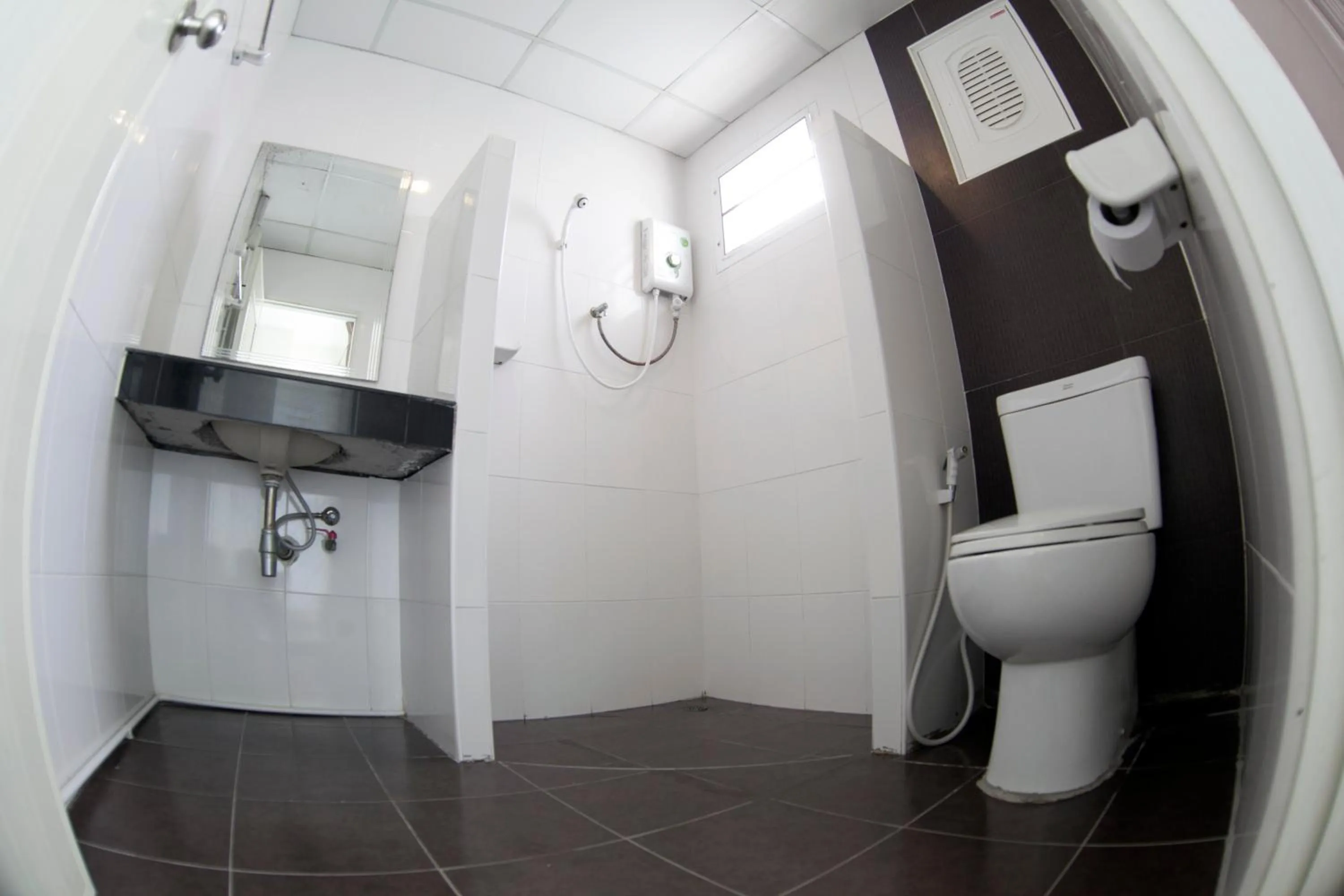 Bathroom in วีรวรรณ เพลส Weerawan Place