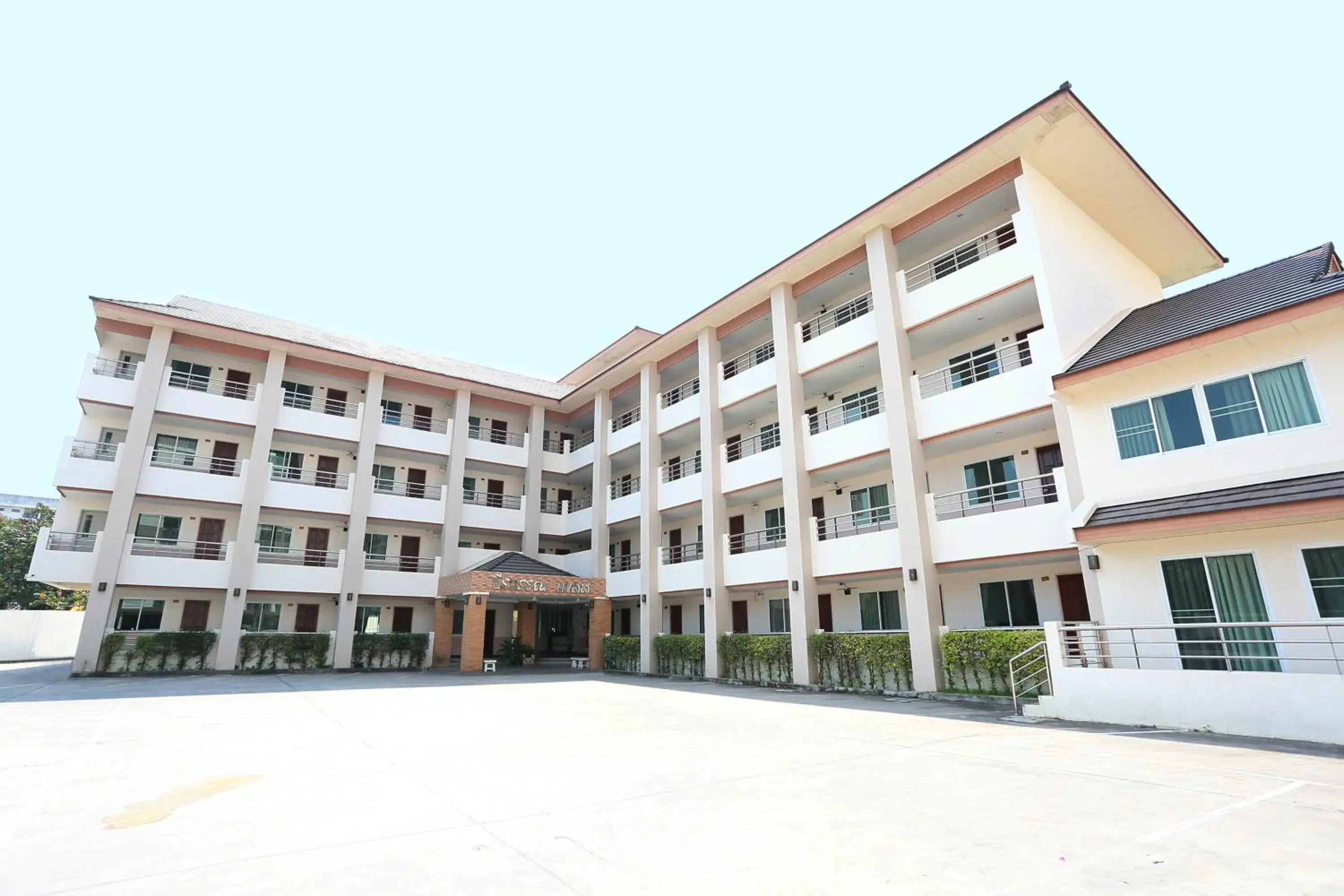 Property building in วีรวรรณ เพลส Weerawan Place Property building in วีรวรรณ เพลส Weerawan Place