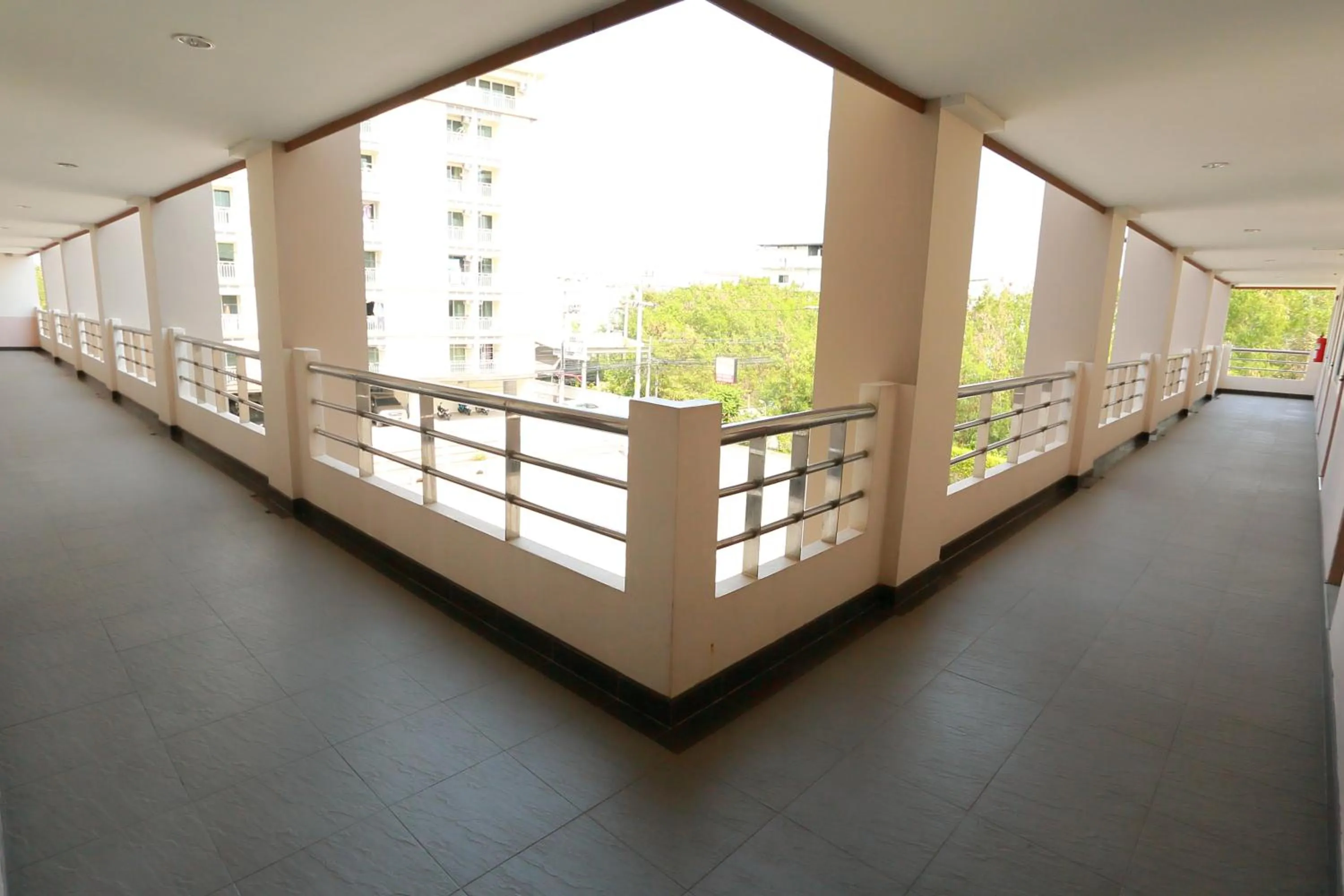 Balcony/Terrace in วีรวรรณ เพลส Weerawan Place