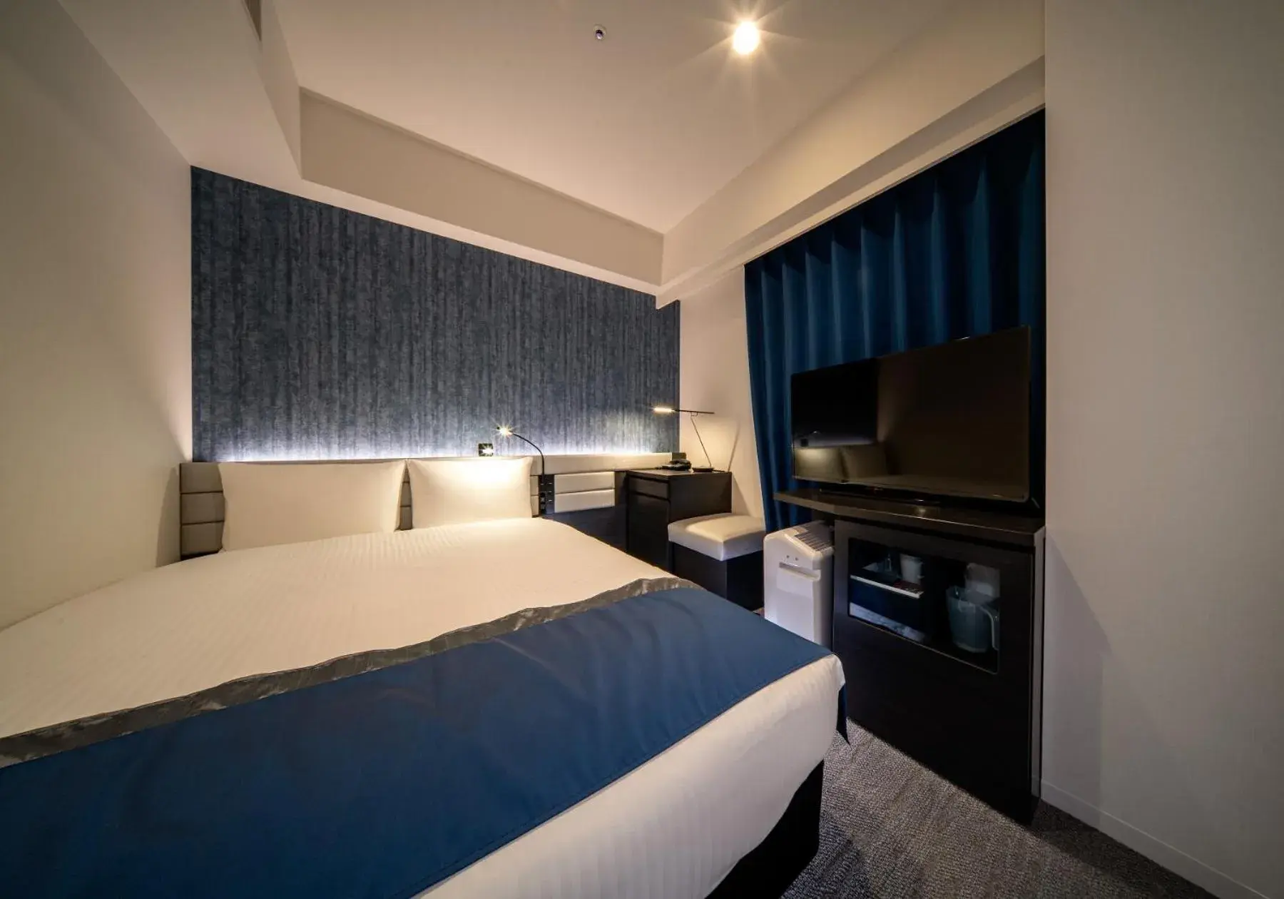 Photo of the whole room, Bed in DEL style Ikebukuro Higashiguchi by Daiwa Roynet Hotel Photo of the whole room, Bed in DEL style Ikebukuro Higashiguchi by Daiwa Roynet Hotel