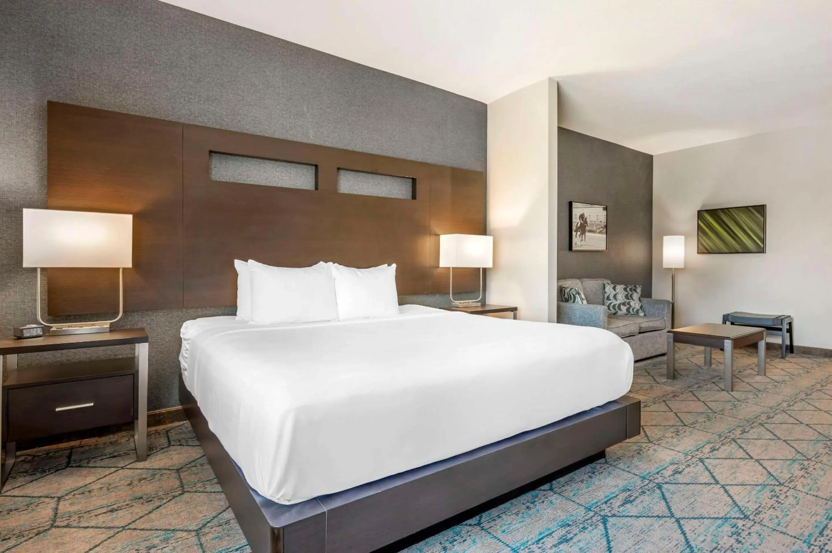 Bedroom, Bed in Comfort Inn & Suites Clarksville - Louisville North Bedroom, Bed in Comfort Inn & Suites Clarksville - Louisville North