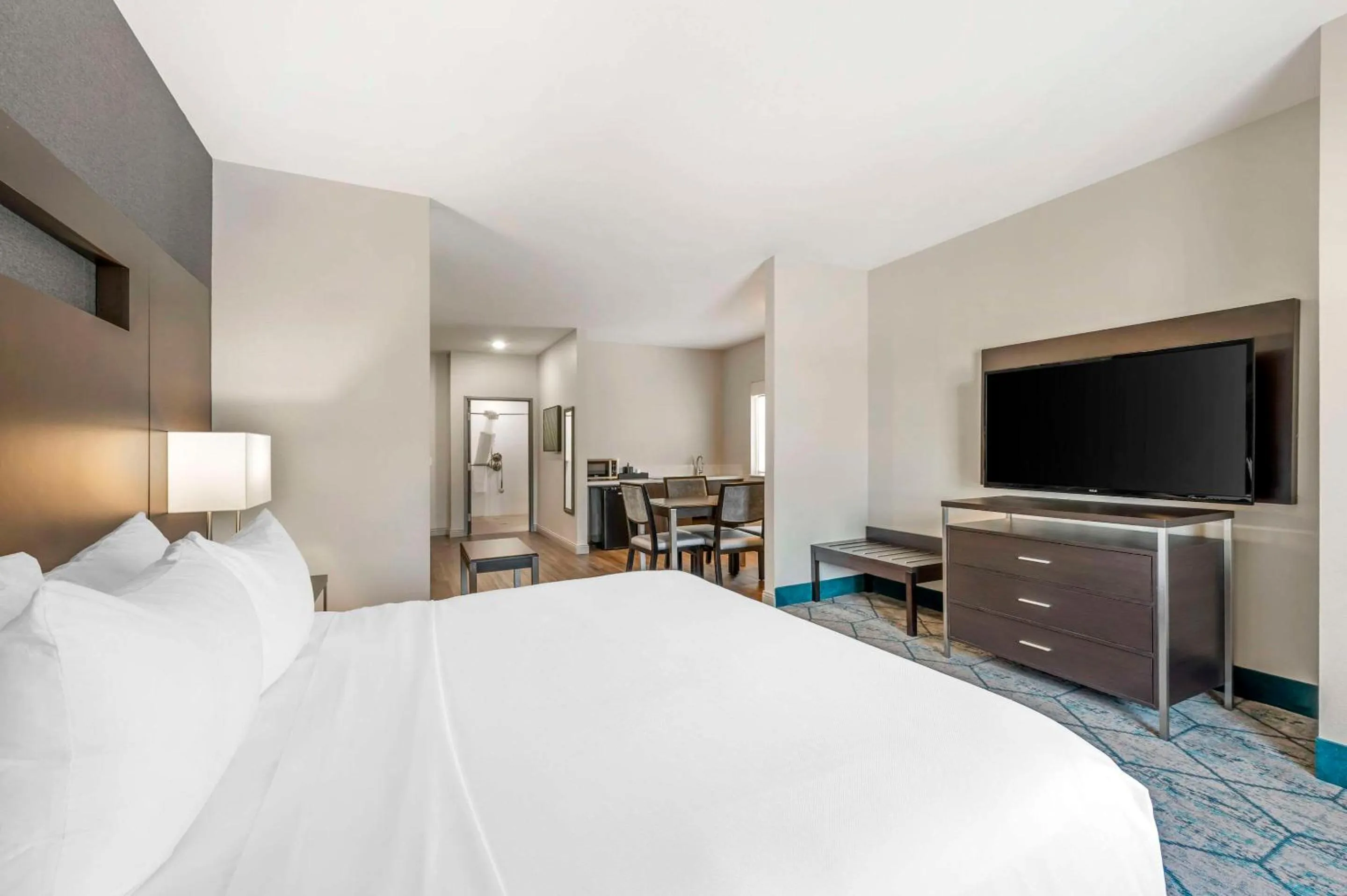 Bedroom, Bed in Comfort Inn & Suites Clarksville - Louisville North