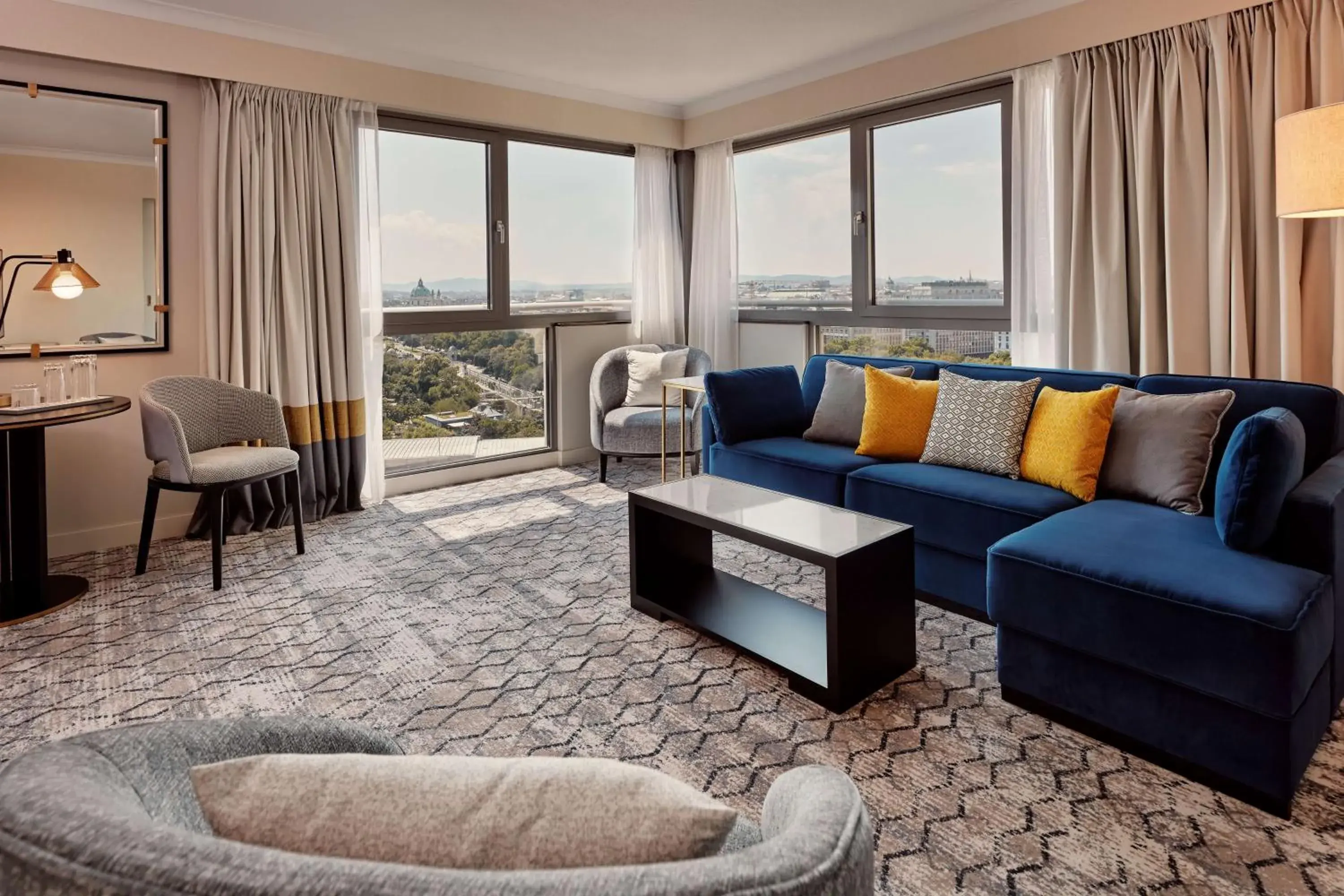 Living room in Hilton Vienna Park Living room in Hilton Vienna Park