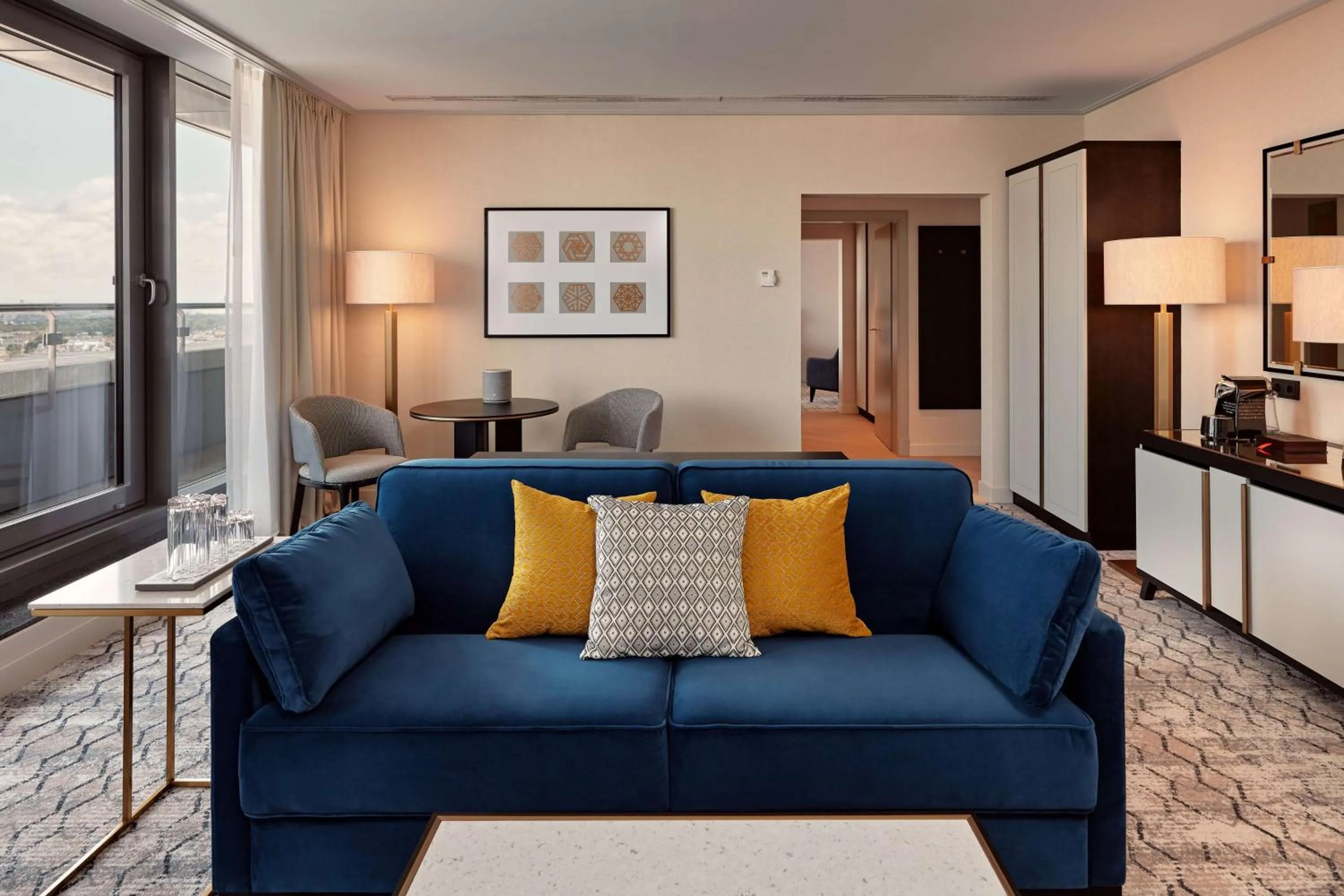 Living room in Hilton Vienna Park