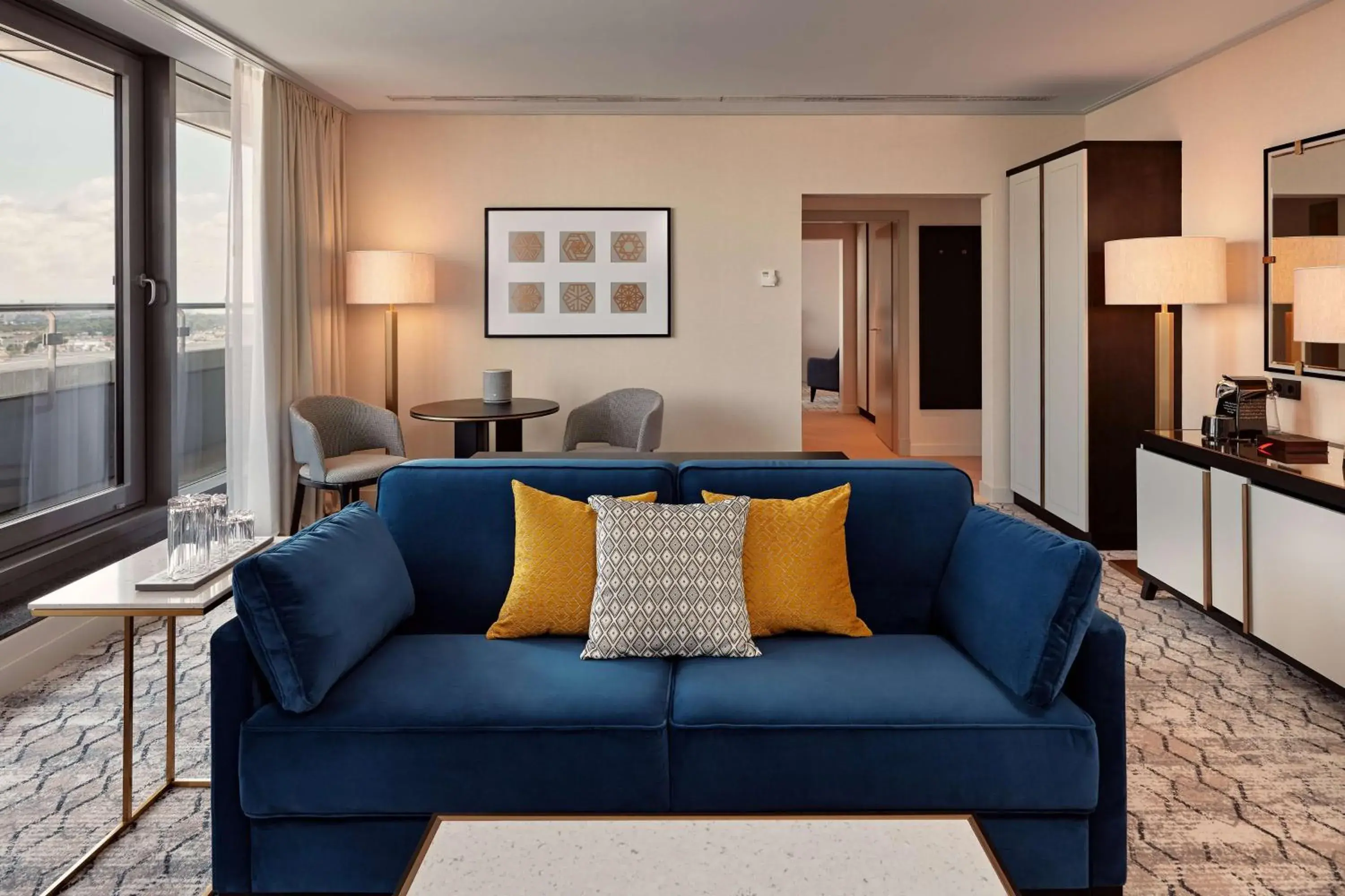 Living room in Hilton Vienna Park Living room in Hilton Vienna Park