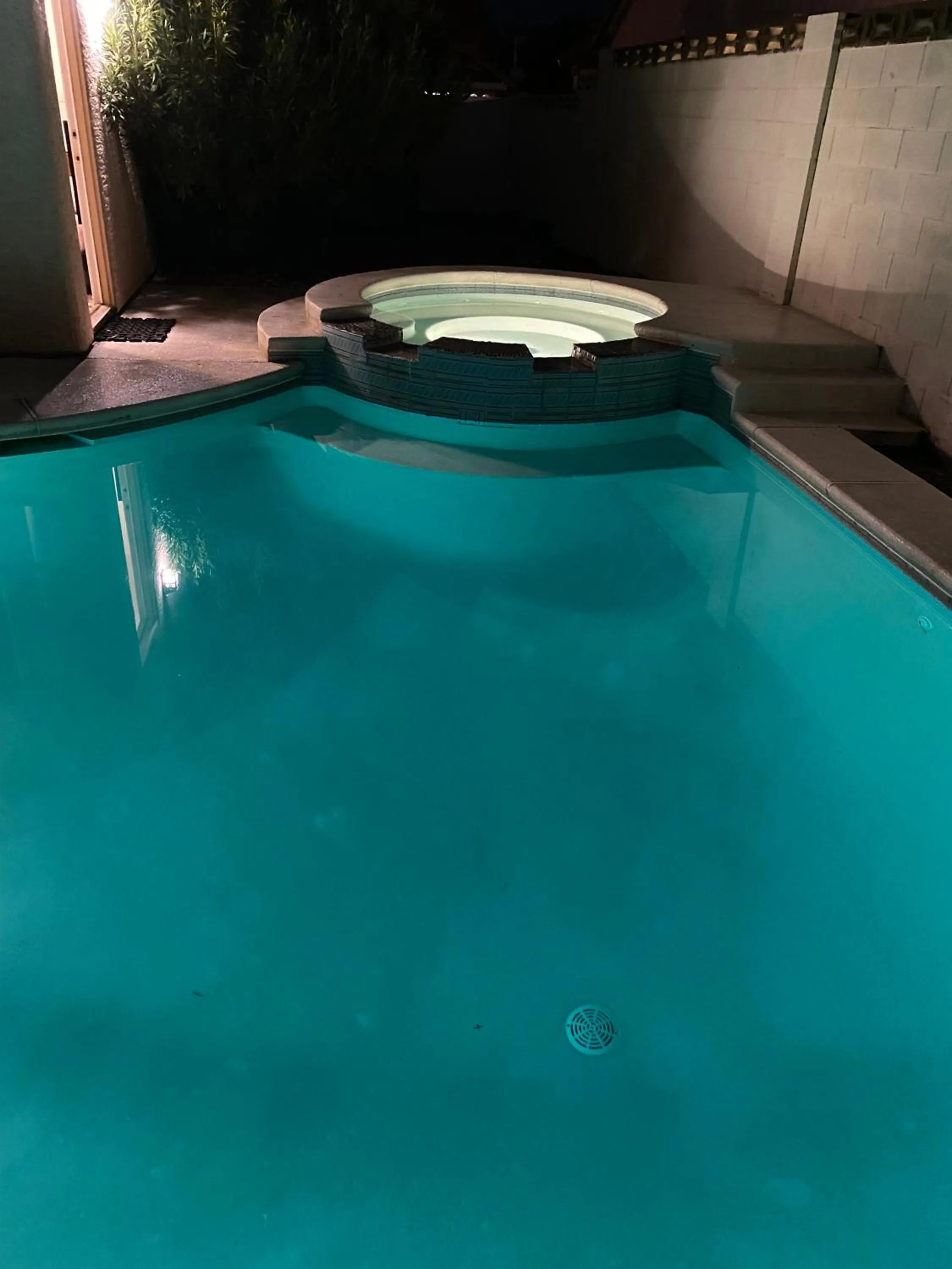 Night in Luxury 1900 SQ FT House Huge 46 FT Pool & Hot SPA