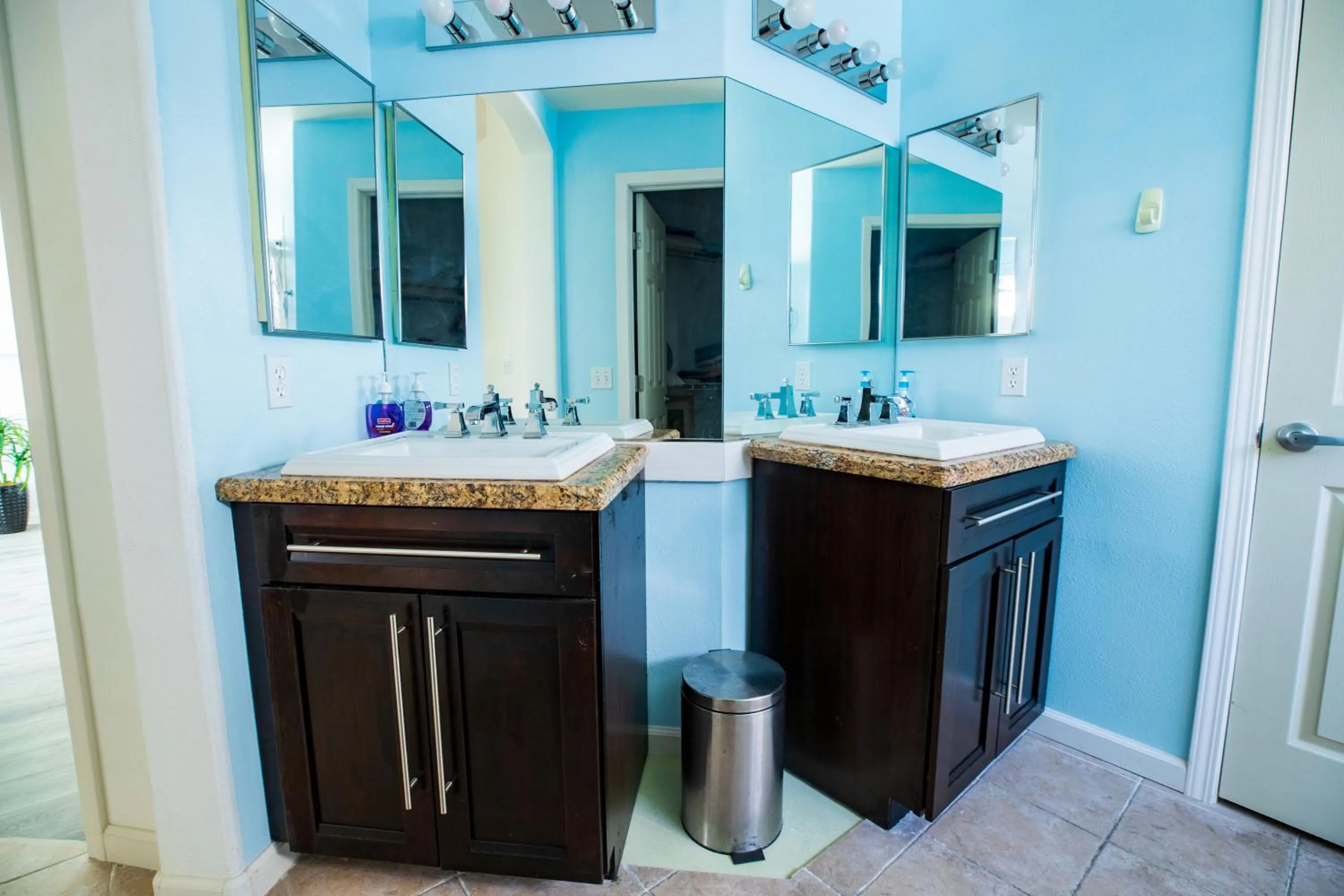 Bathroom in Luxury 1900 SQ FT House Huge 46 FT Pool & Hot SPA