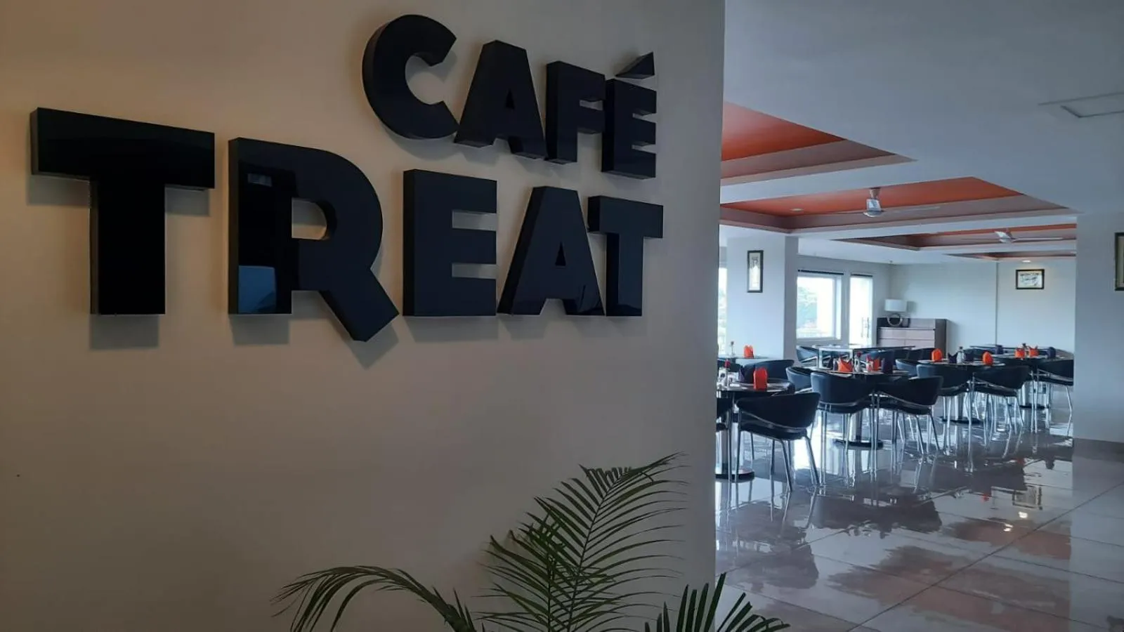 Restaurant/places to eat in Hotel Livbox