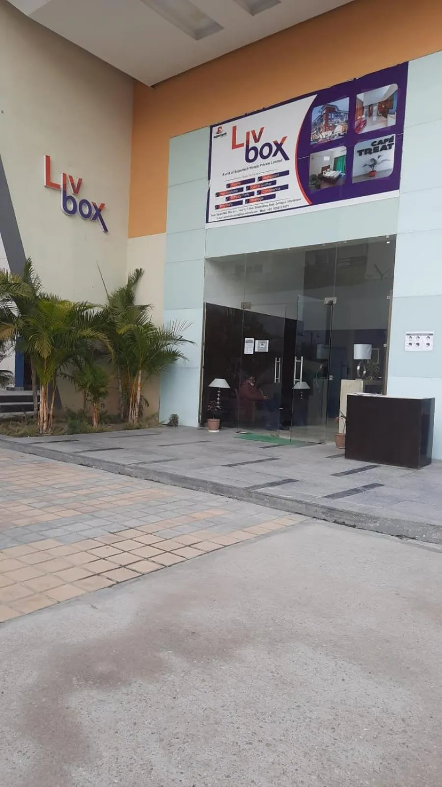 Facade/entrance in Hotel Livbox