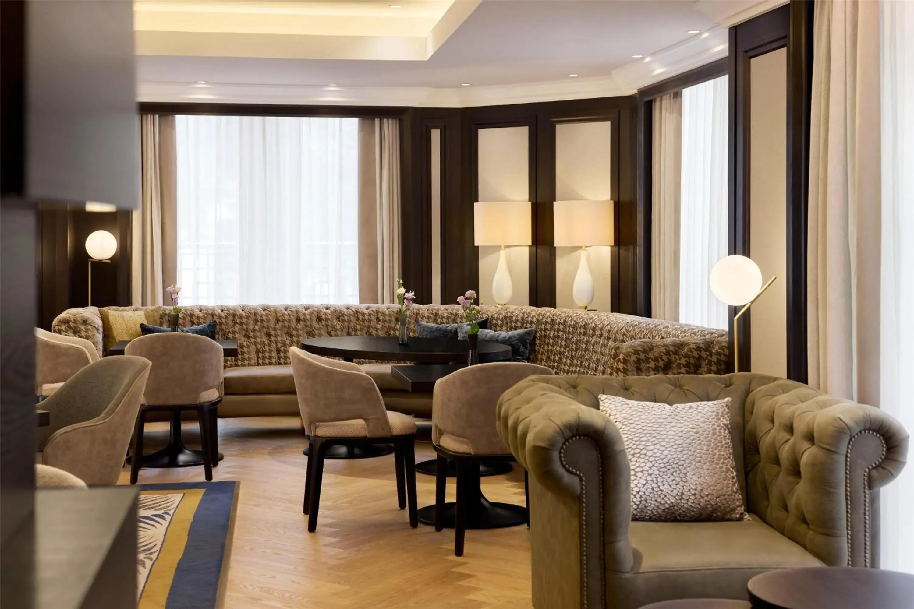 Property building in Hilton Vienna Plaza Property building in Hilton Vienna Plaza