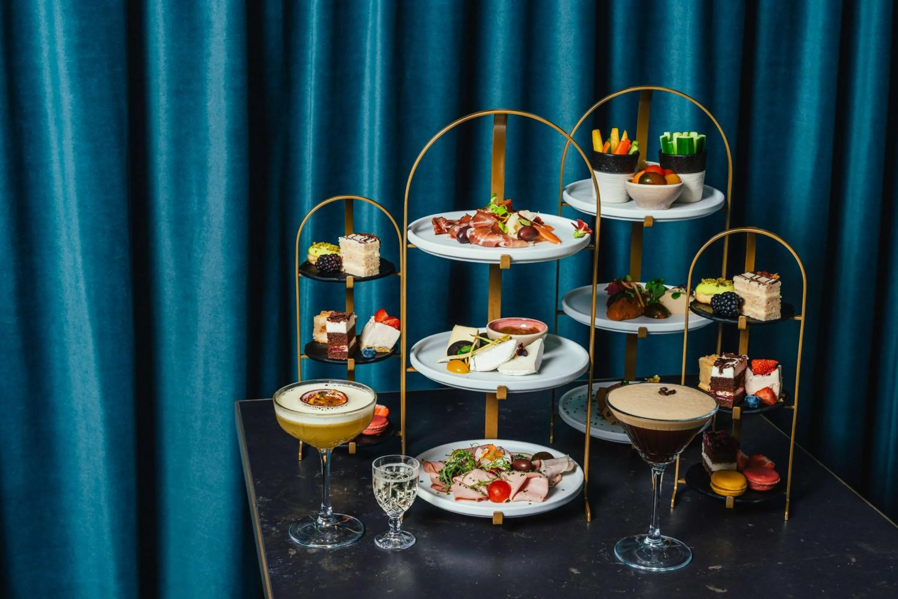 Lounge or bar in Hilton Vienna Plaza