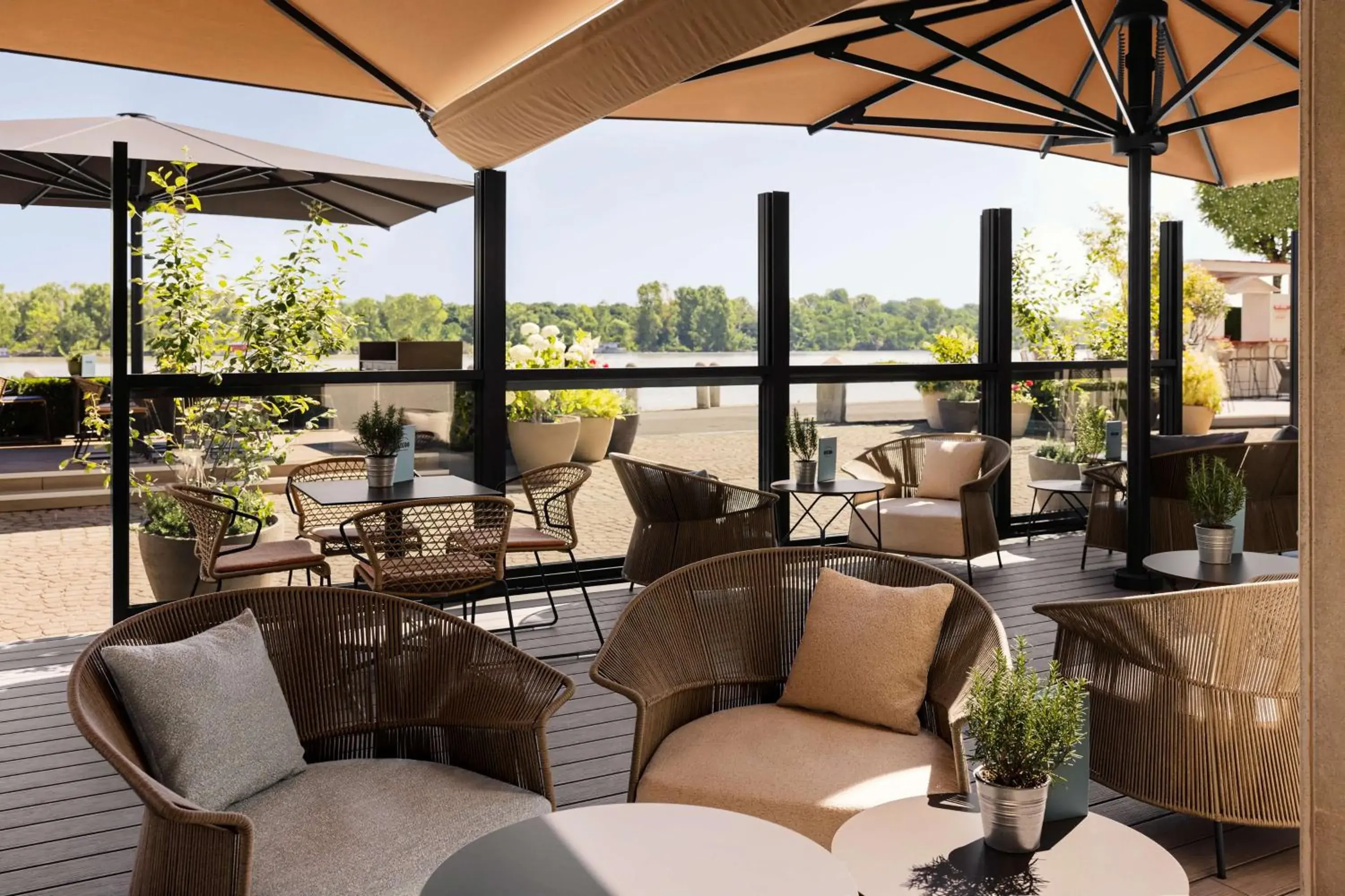 Restaurant/places to eat in Hilton Vienna Waterfront Restaurant/places to eat in Hilton Vienna Waterfront