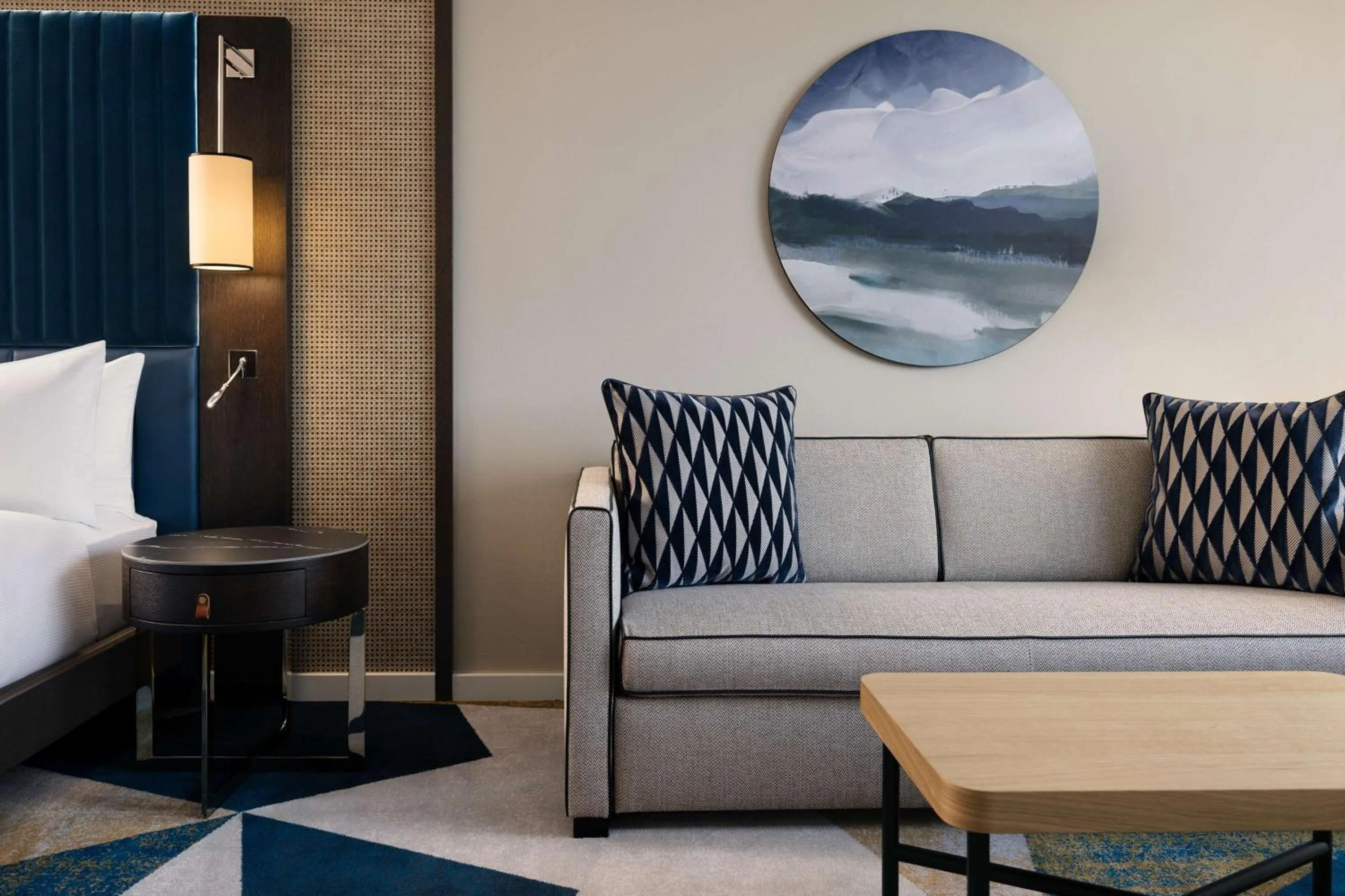 Seating area, Bed in Hilton Vienna Waterfront