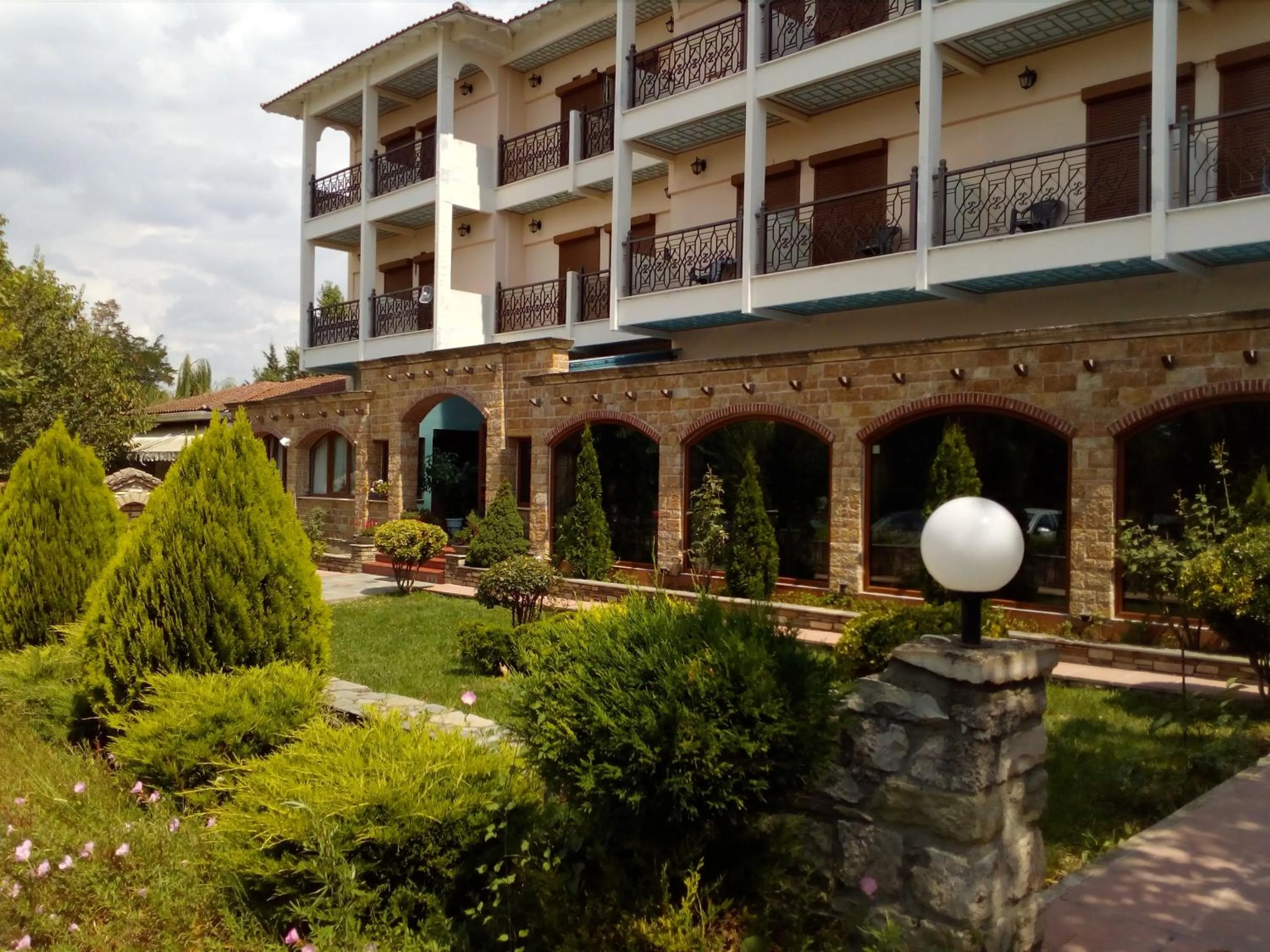 Nefeli Hotel