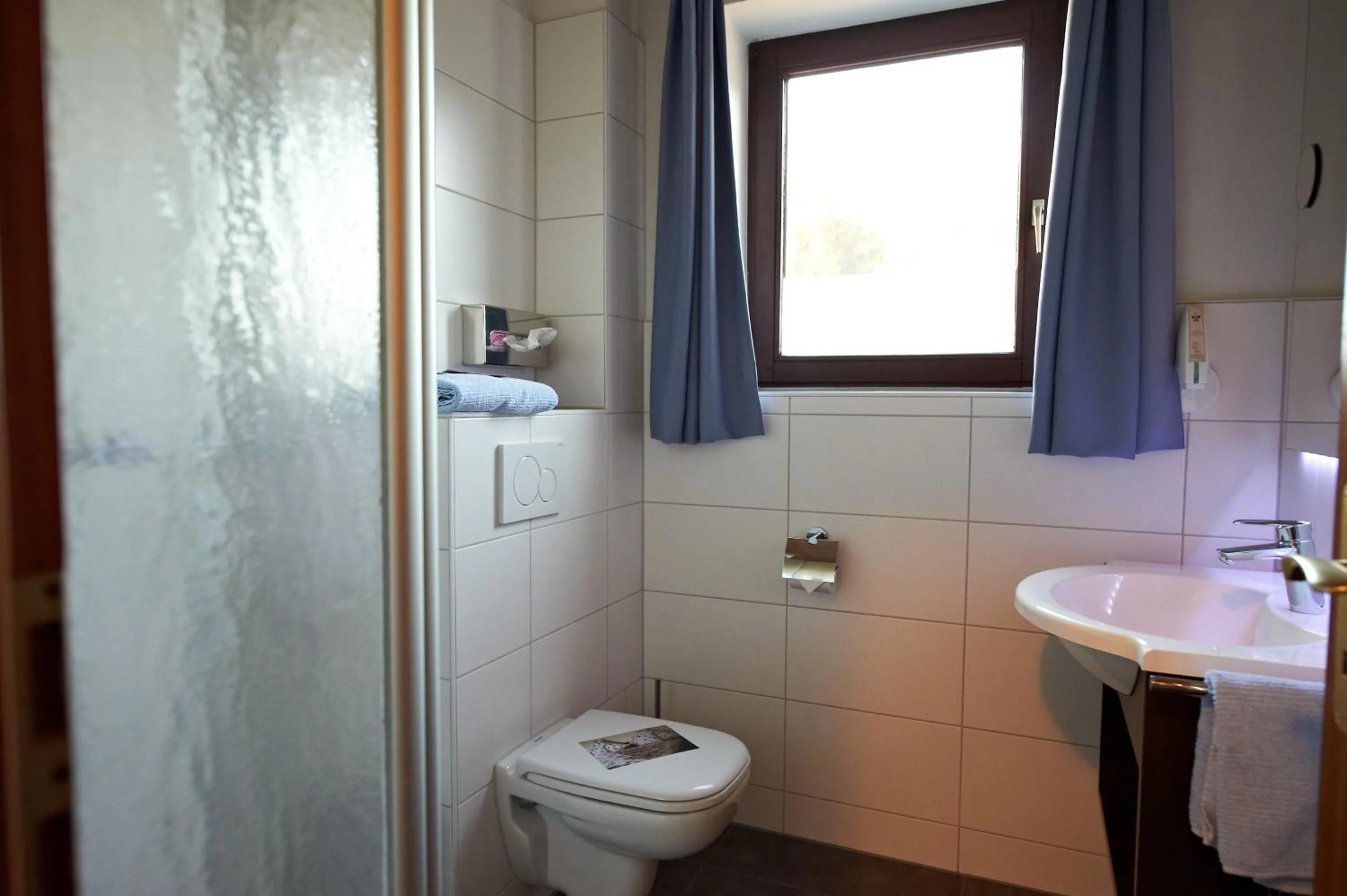Single Room with Bathroom - single occupancy in Room and kitchen im Katerberg