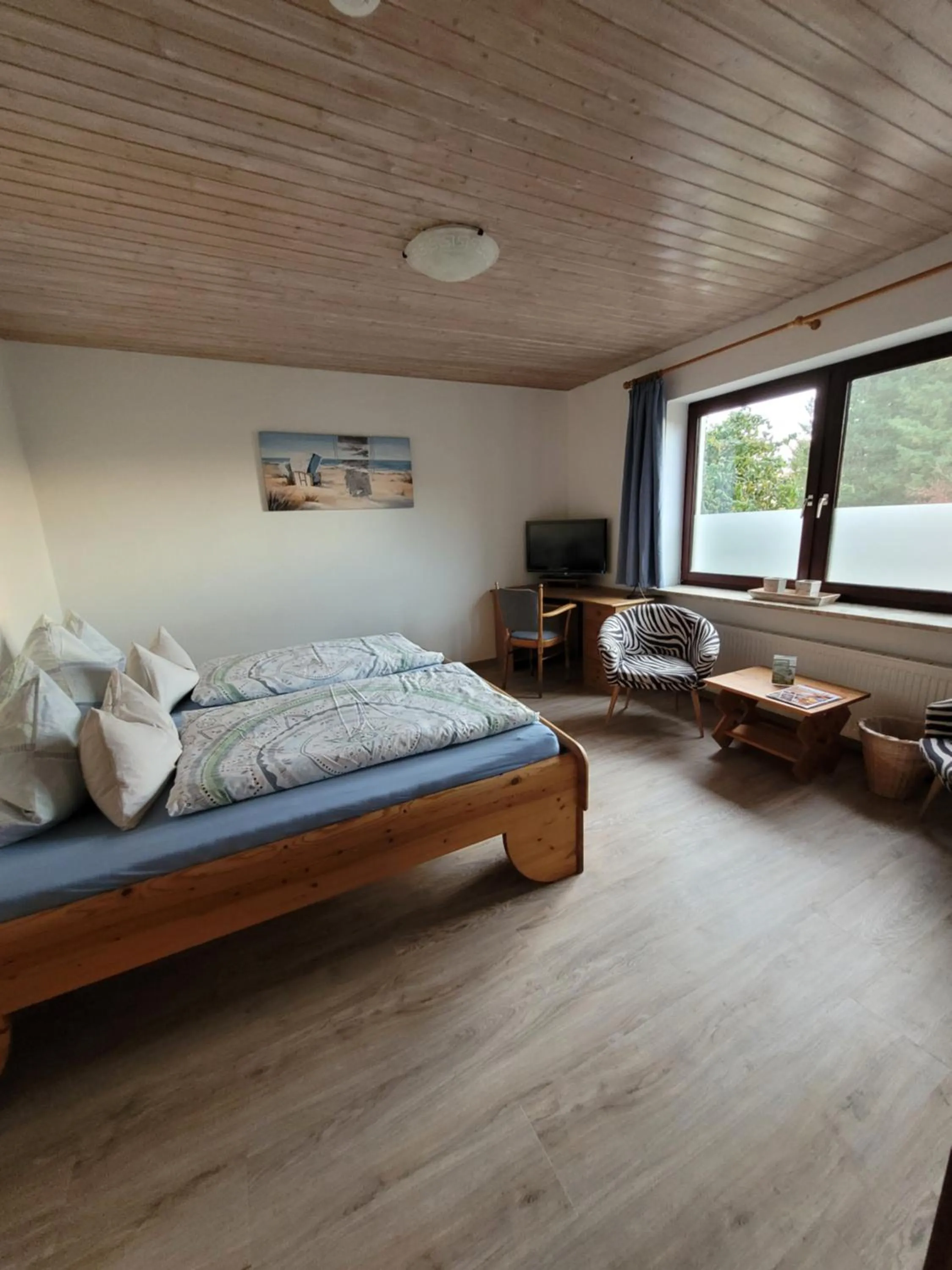 TV and multimedia, Bed in Room and kitchen im Katerberg