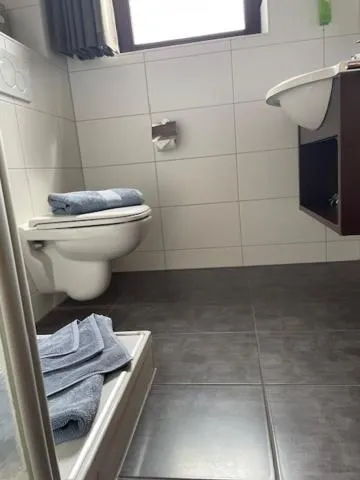 Bathroom in Room and kitchen im Katerberg