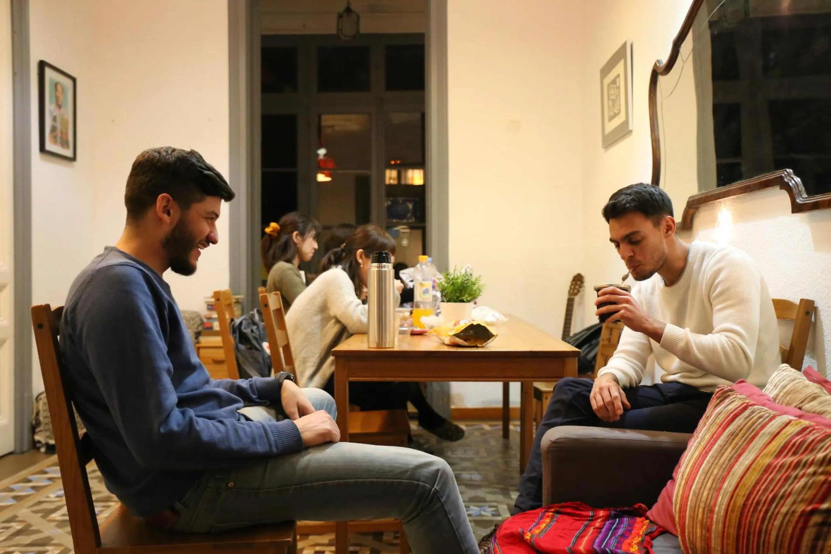 Dining area in Soul Backpackers Barcelona