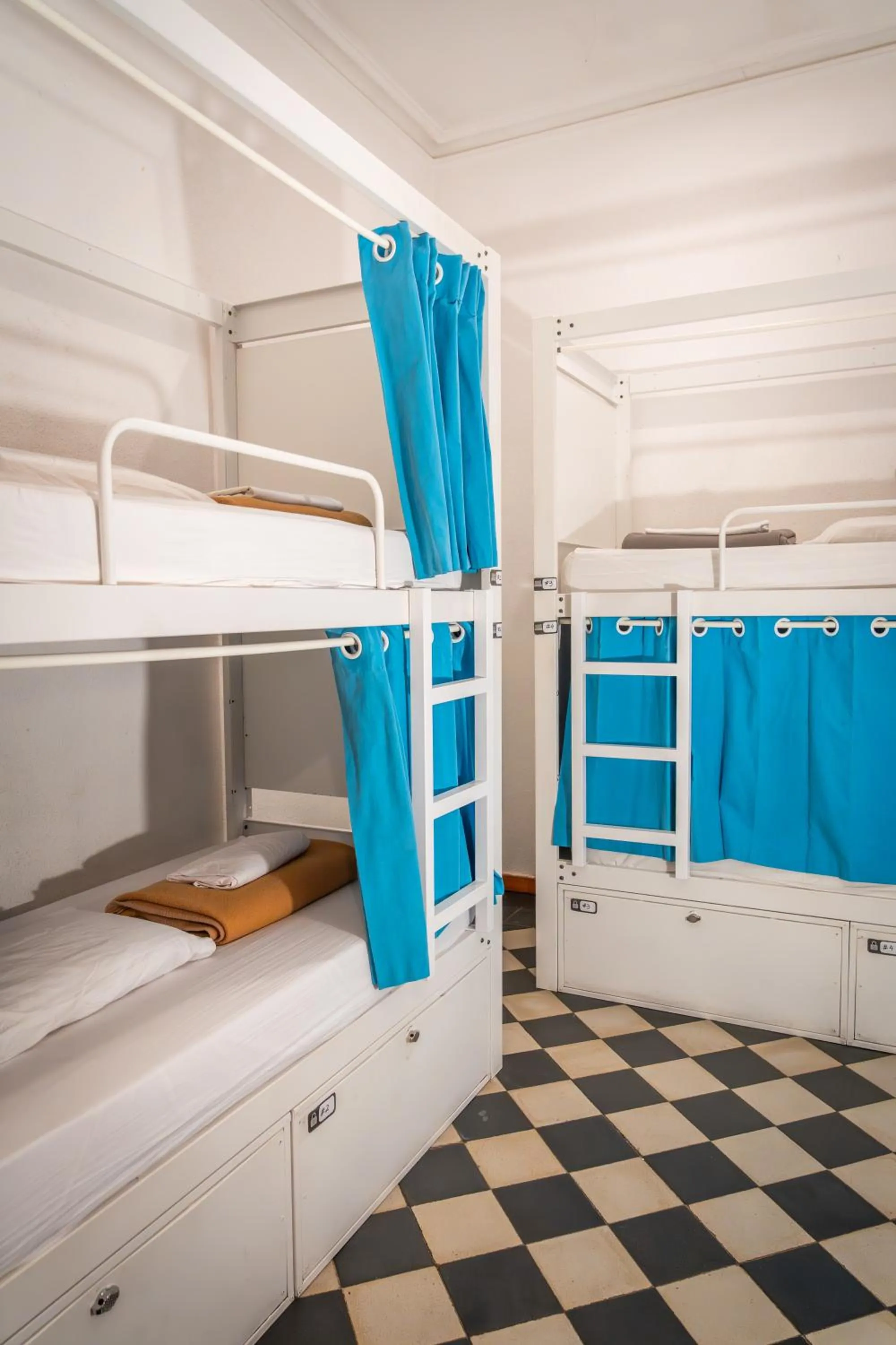 Photo of the whole room, Bed in Soul Backpackers Barcelona