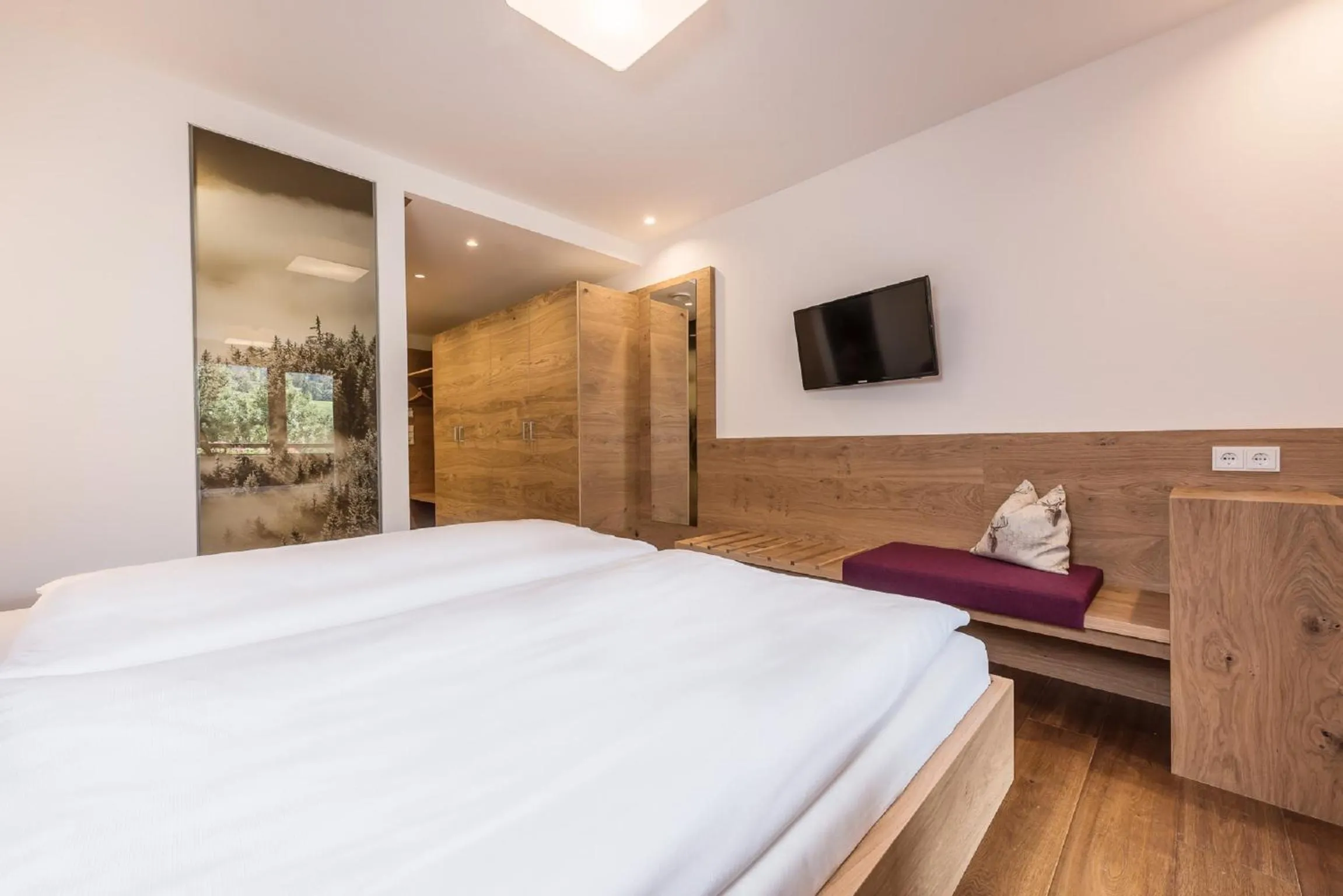 Photo of the whole room, Bed in Hotel Leonhard