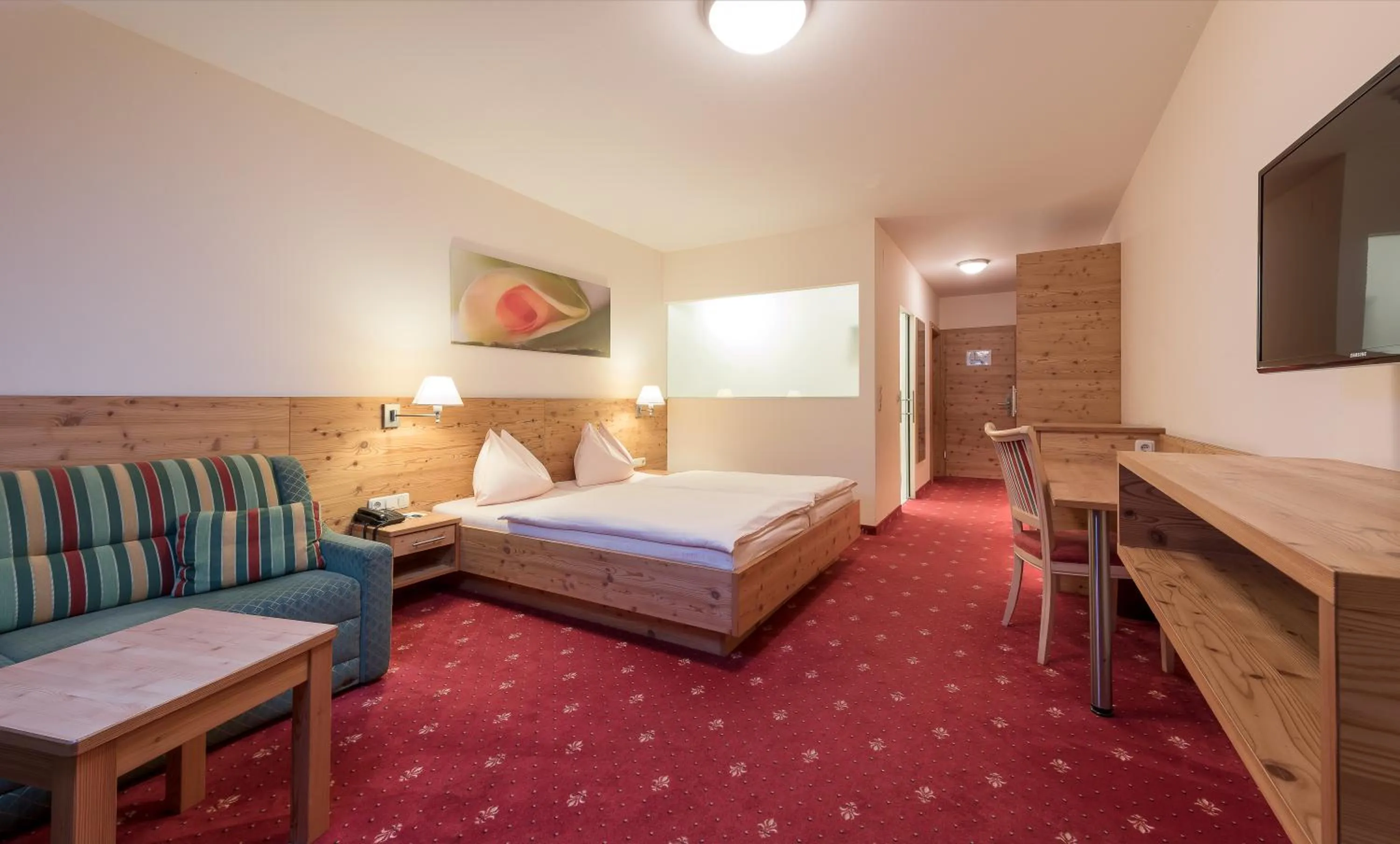 Photo of the whole room, Bed in Hotel Leonhard