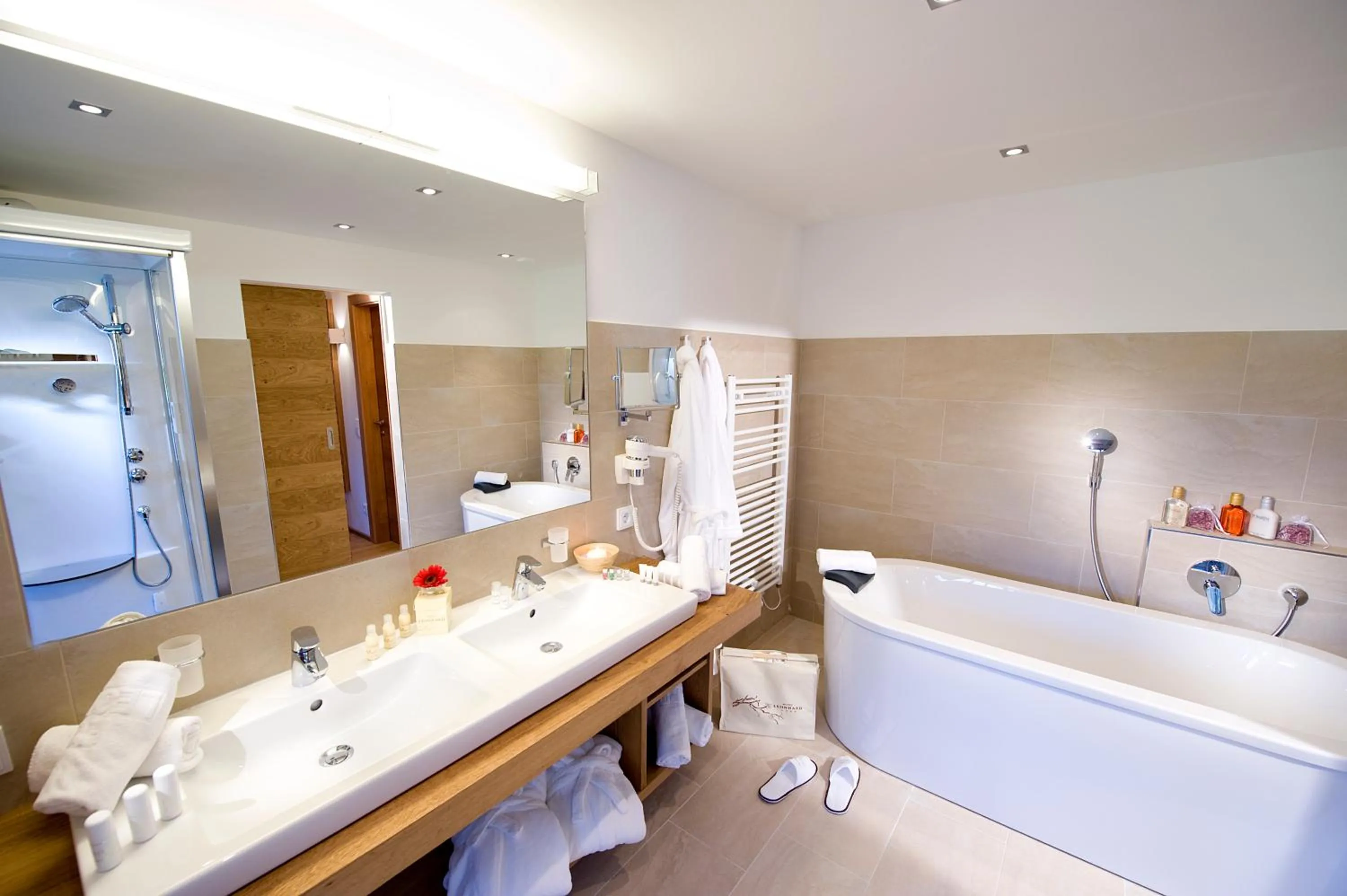 Bathroom in Hotel Leonhard