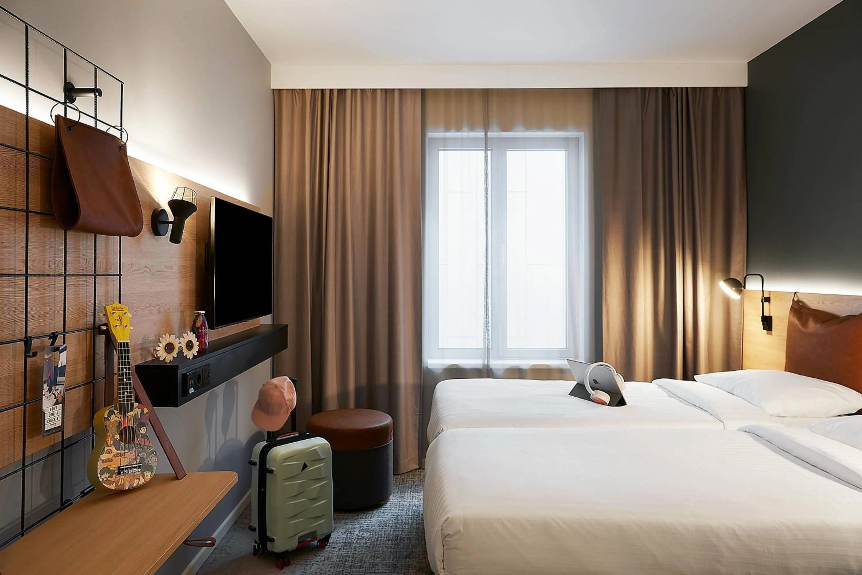 Photo of the whole room, Bed in Moxy Edinburgh Fountainbridge