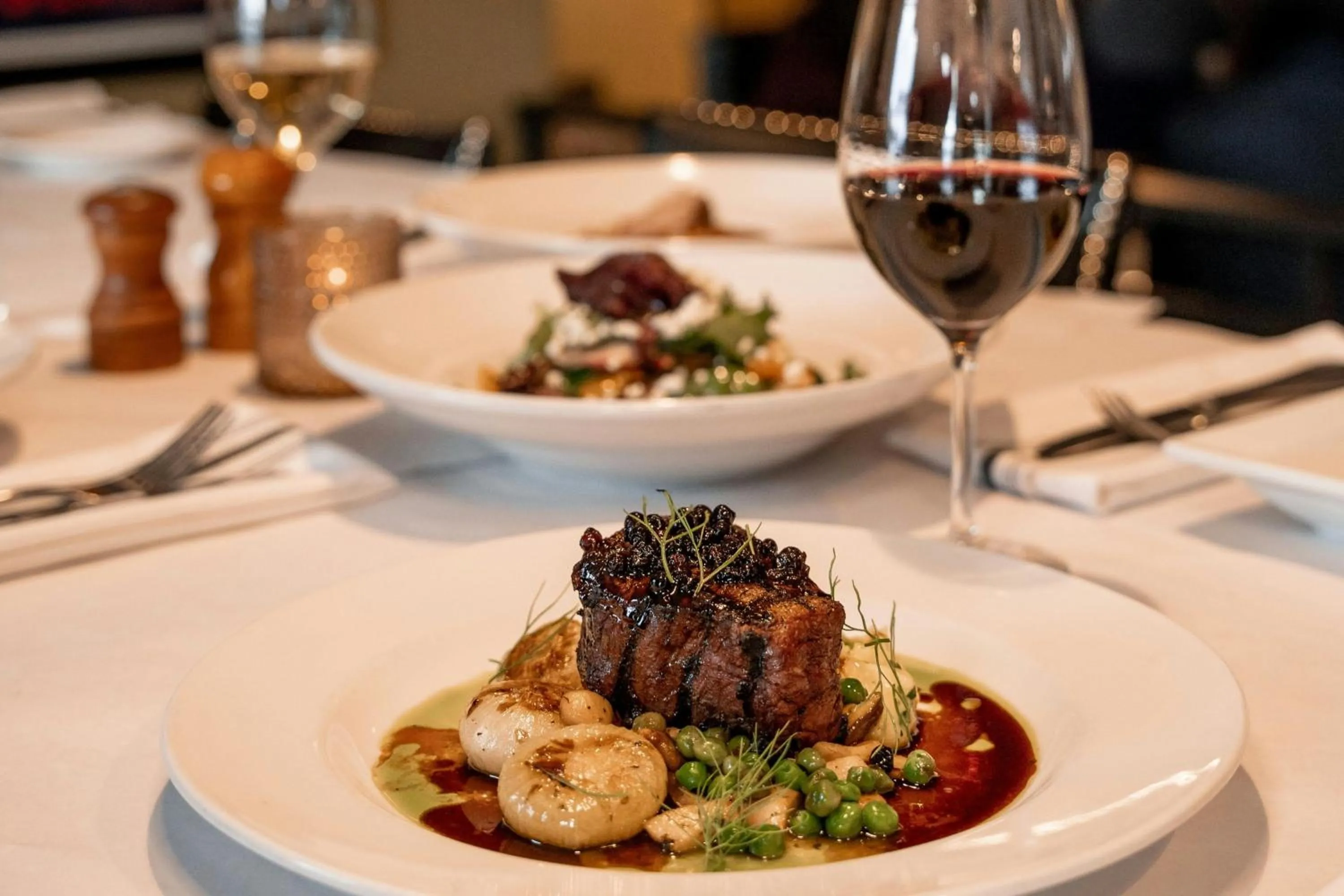 Restaurant/places to eat in The Cloudveil, Autograph Collection