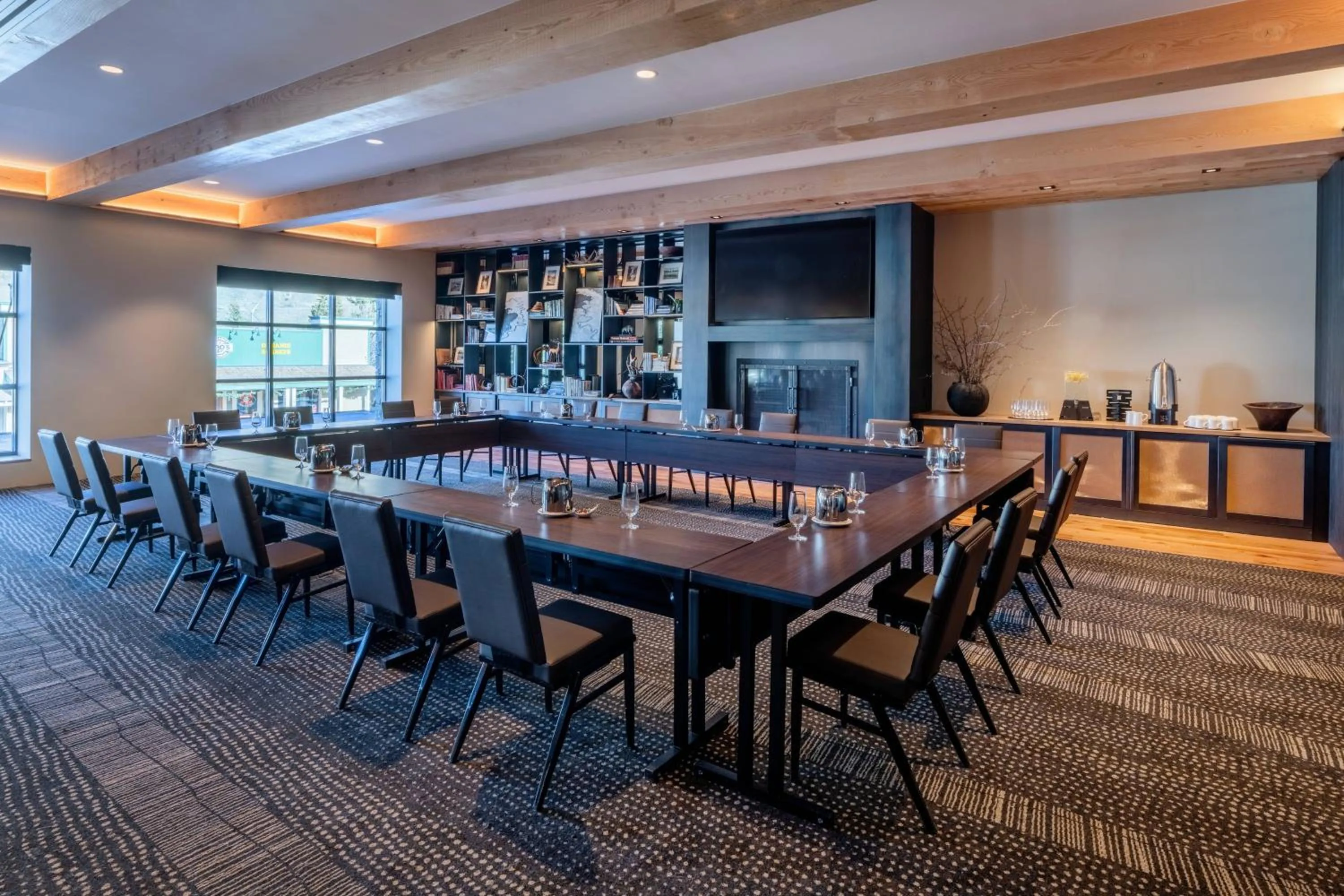 Meeting/conference room in The Cloudveil, Autograph Collection