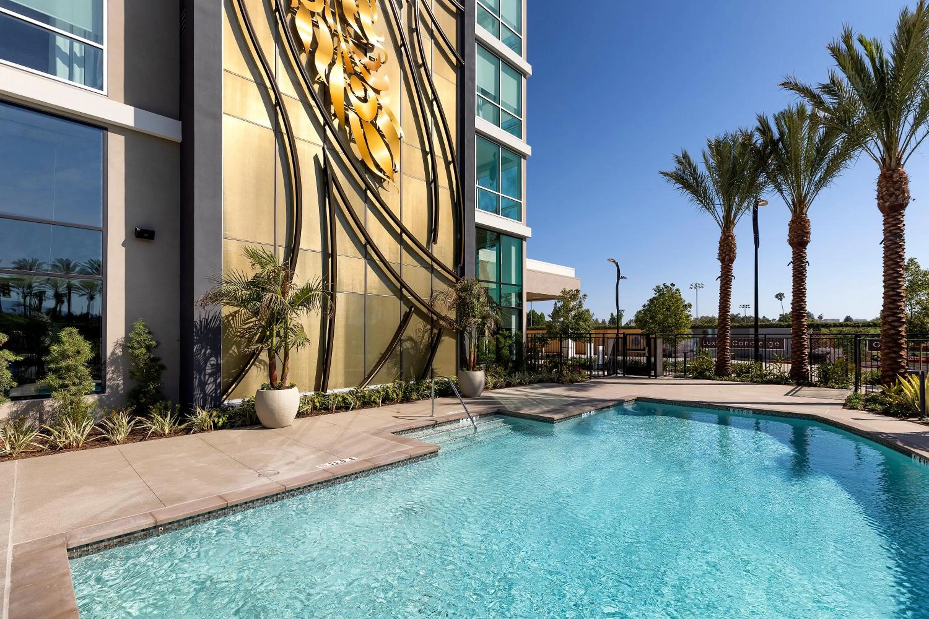 Swimming pool in Le Meridien Pasadena Arcadia