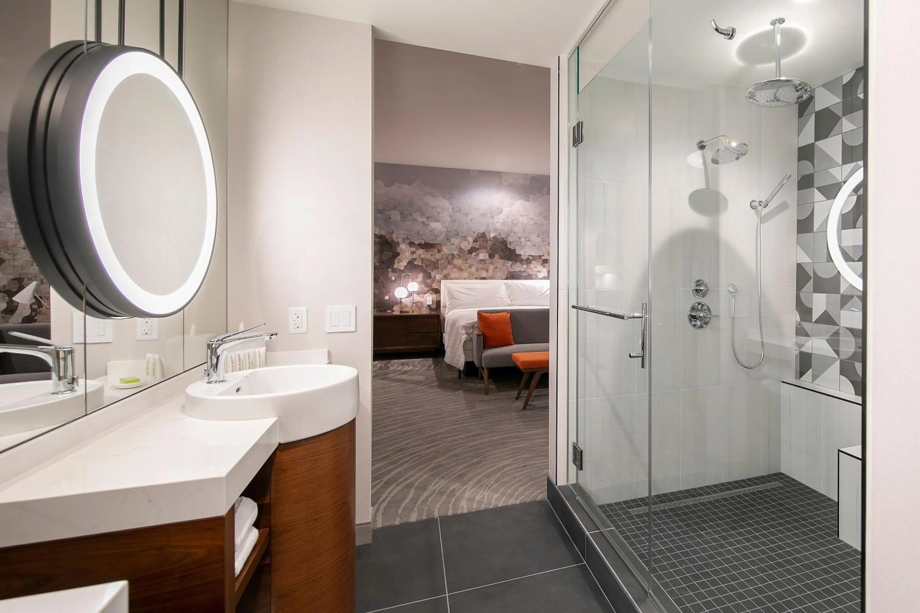 Bathroom, Bed in Le Meridien Pasadena Arcadia