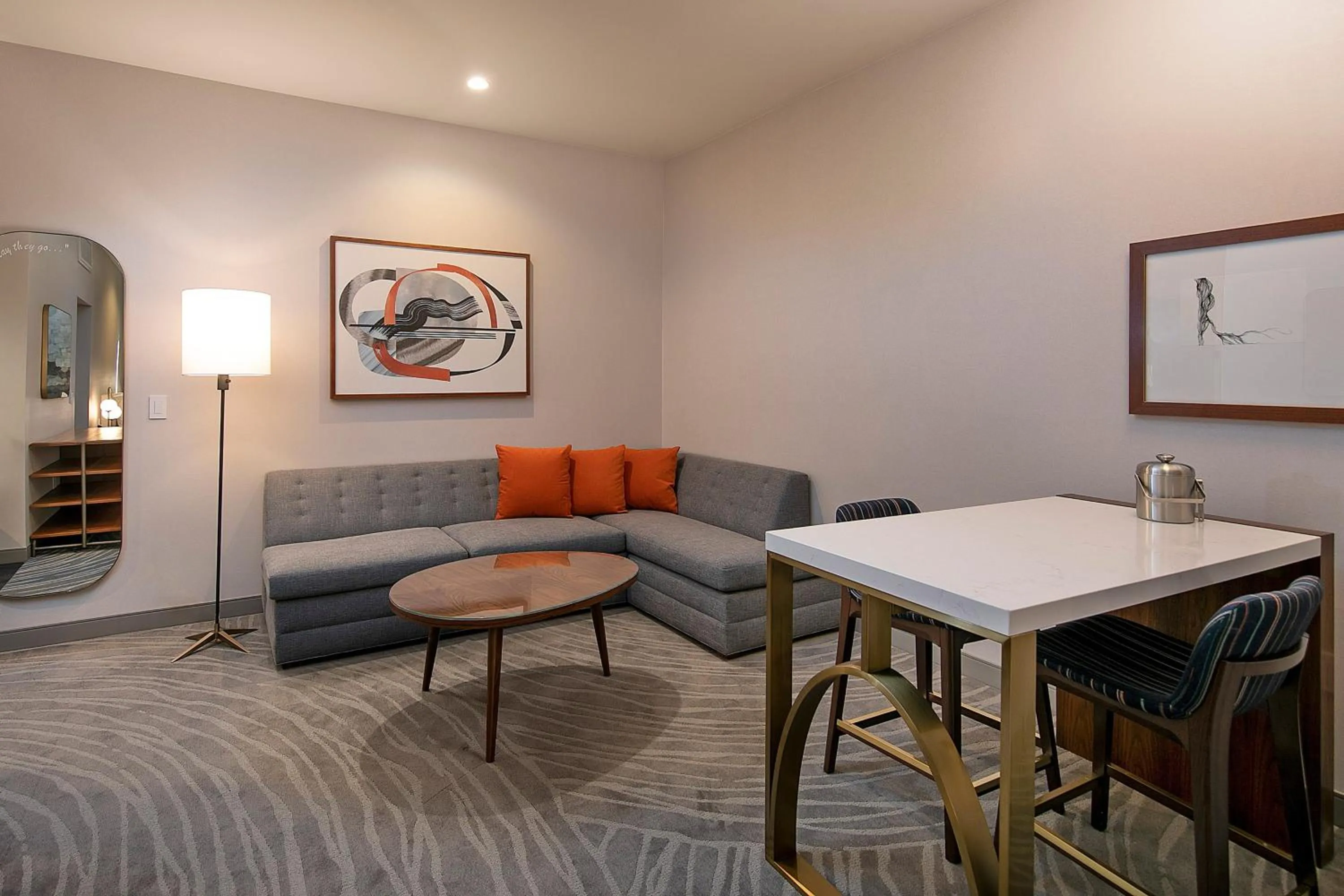 Living room in Le Meridien Pasadena Arcadia