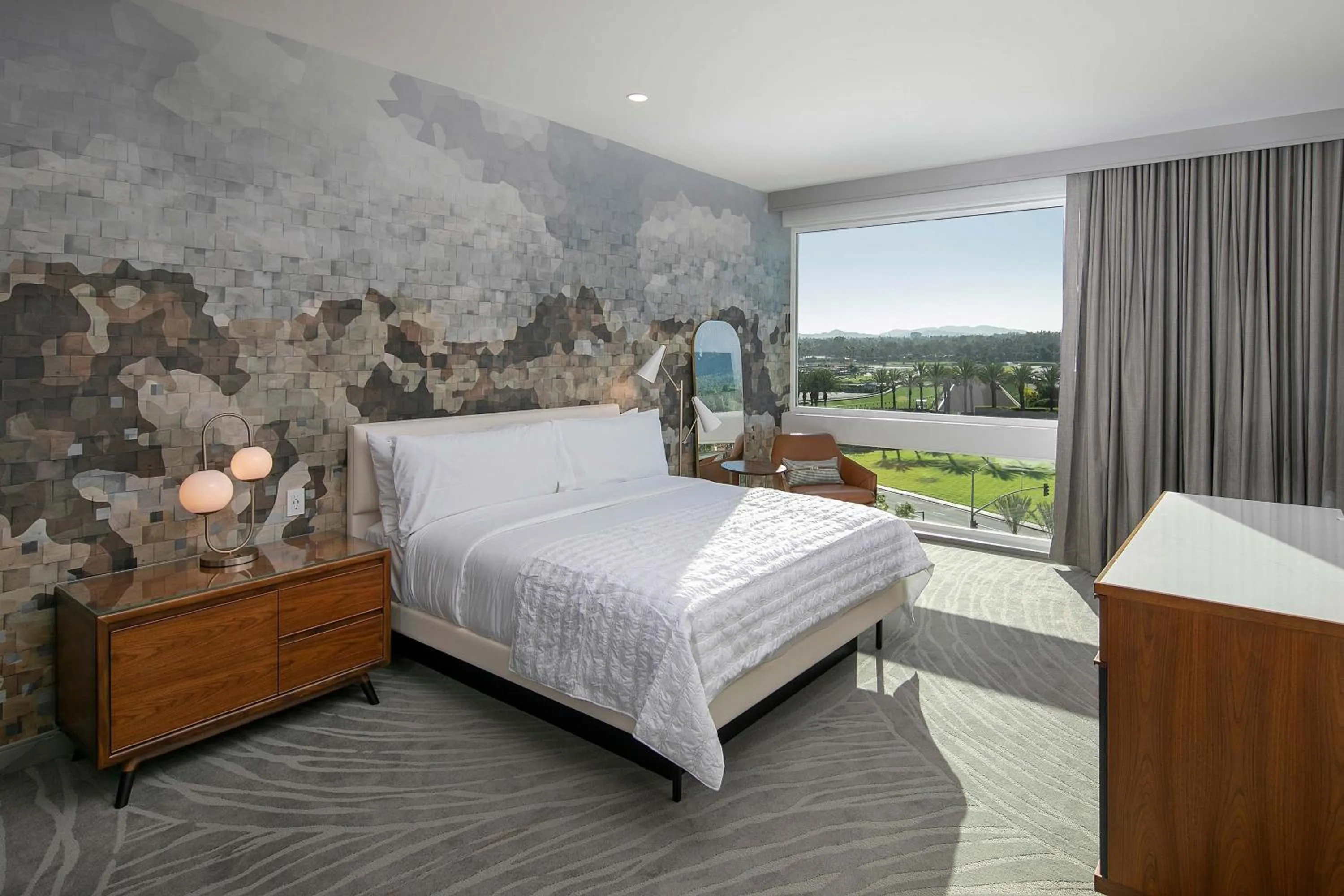 Bedroom, Bed in Le Meridien Pasadena Arcadia