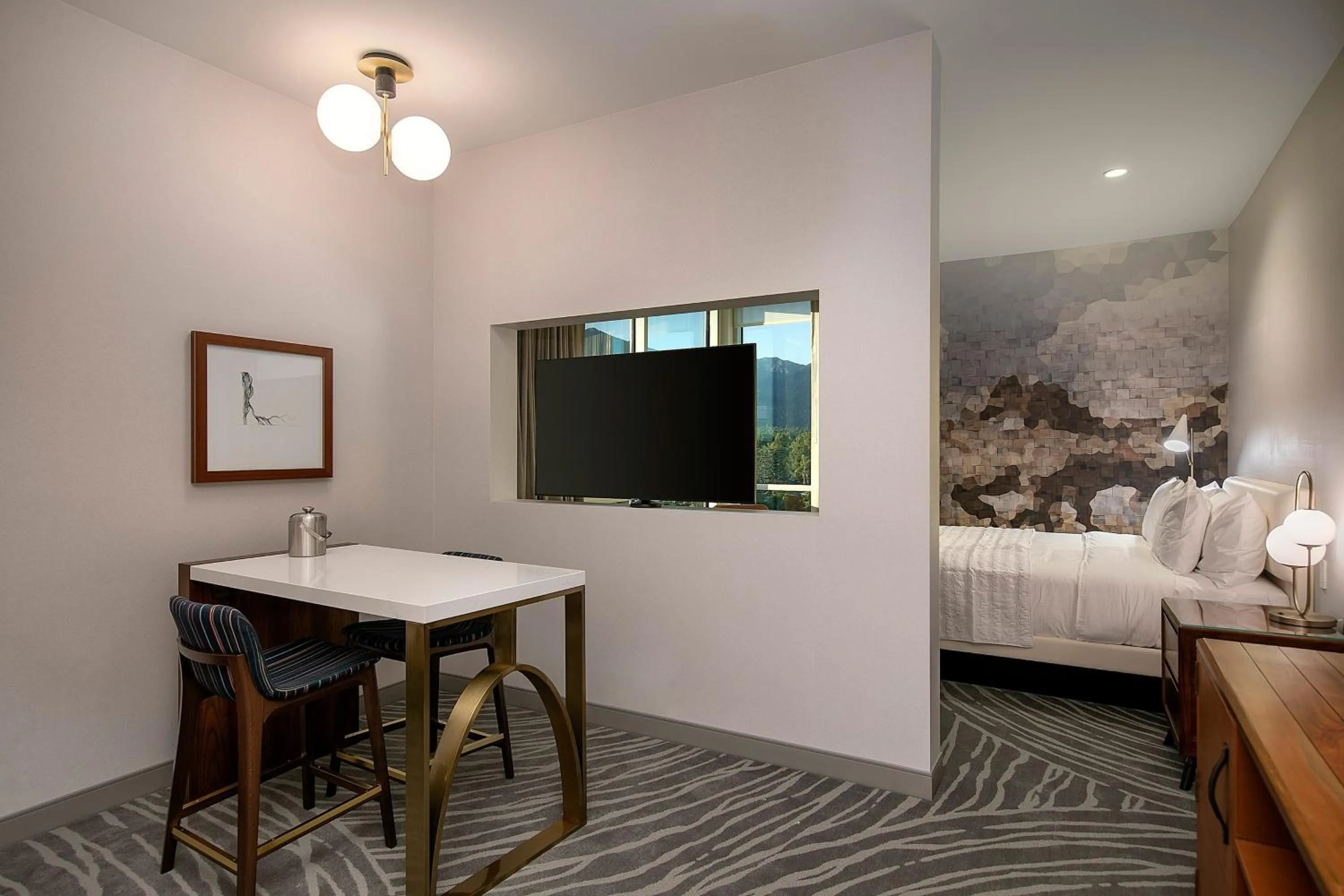 Living room, Bed in Le Meridien Pasadena Arcadia