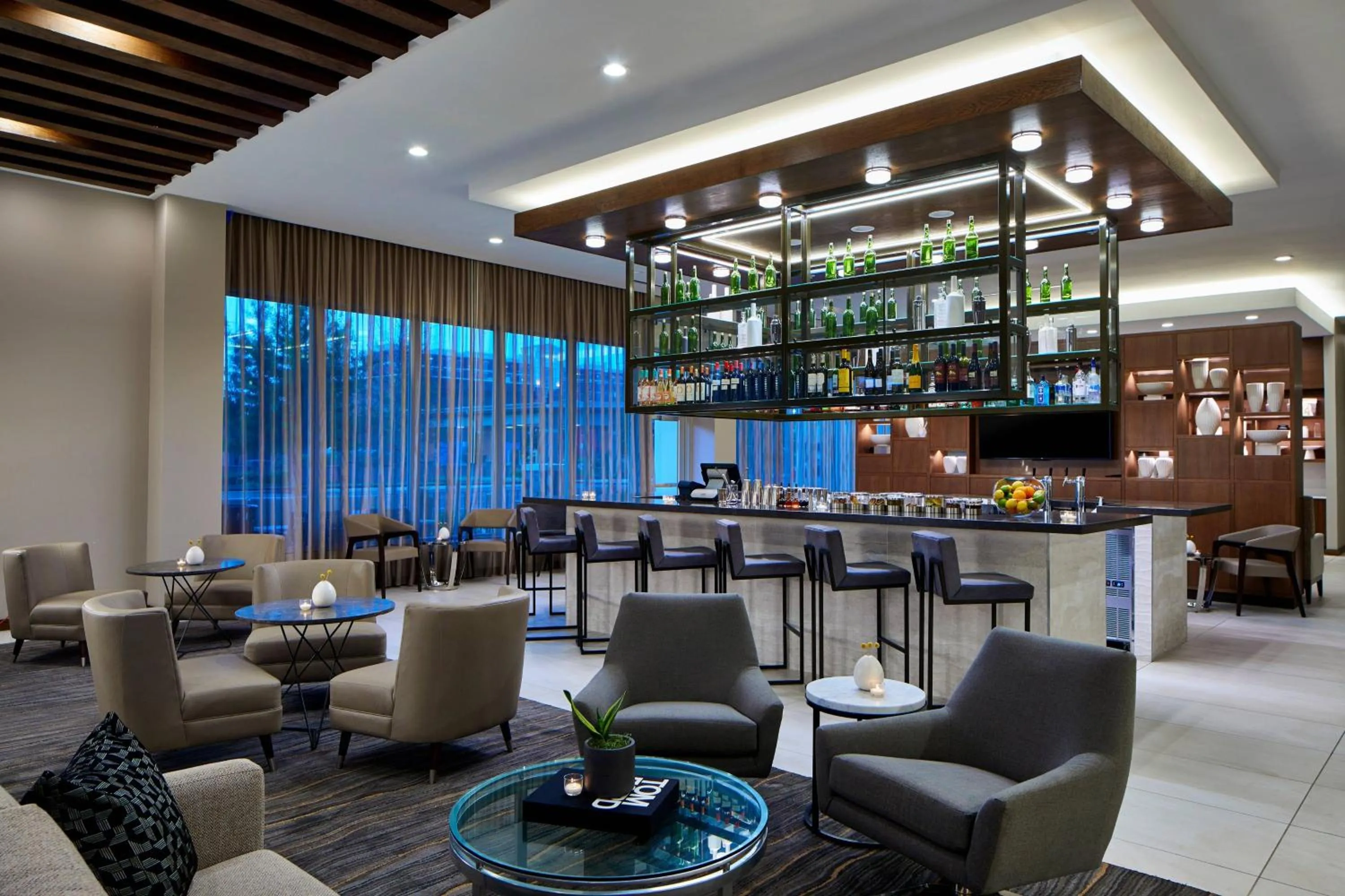 Lounge or bar in AC Hotel by Marriott Tuscaloosa Downtown