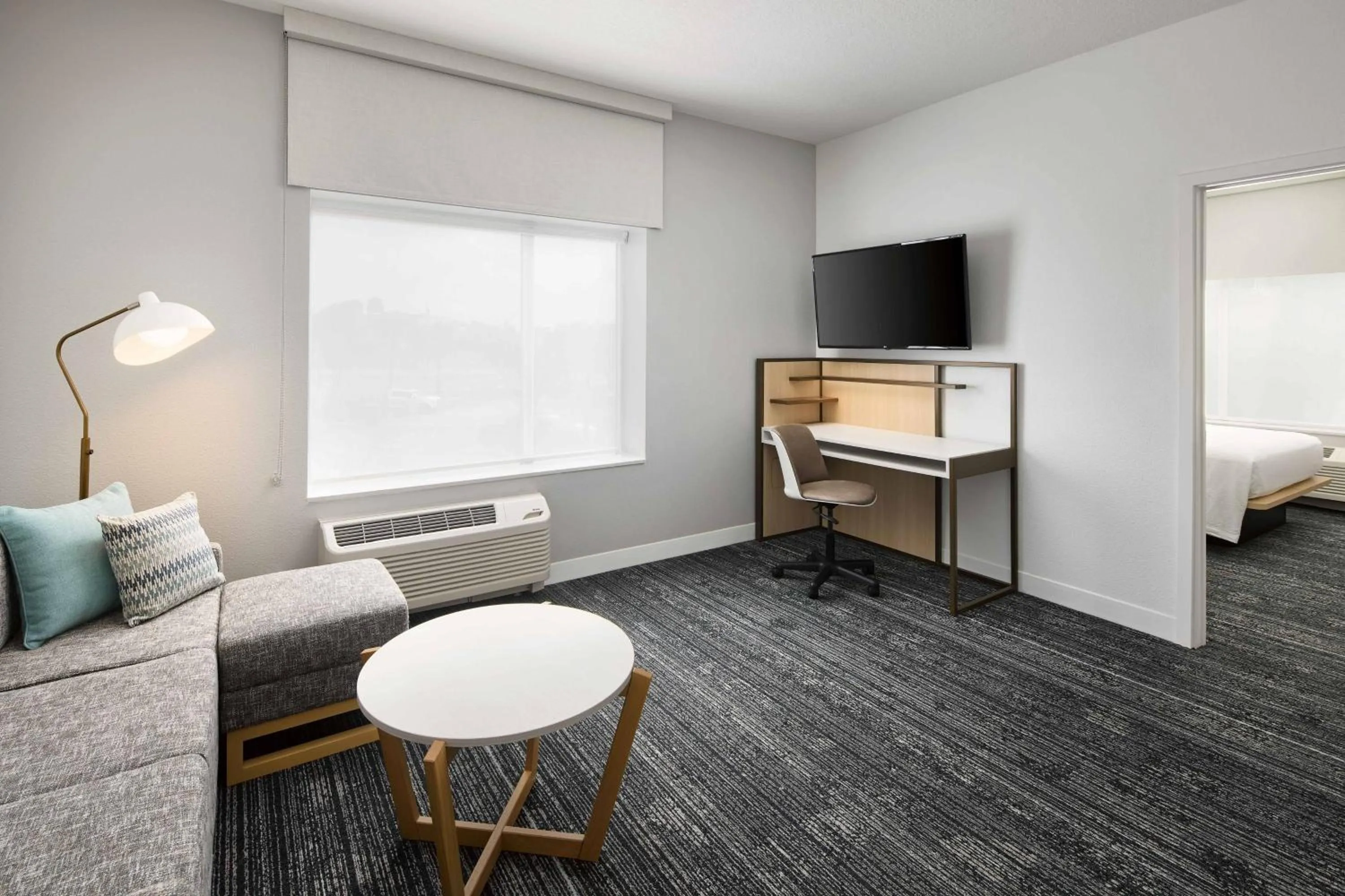 Living room, Bed in TownePlace Suites by Marriott Plant City