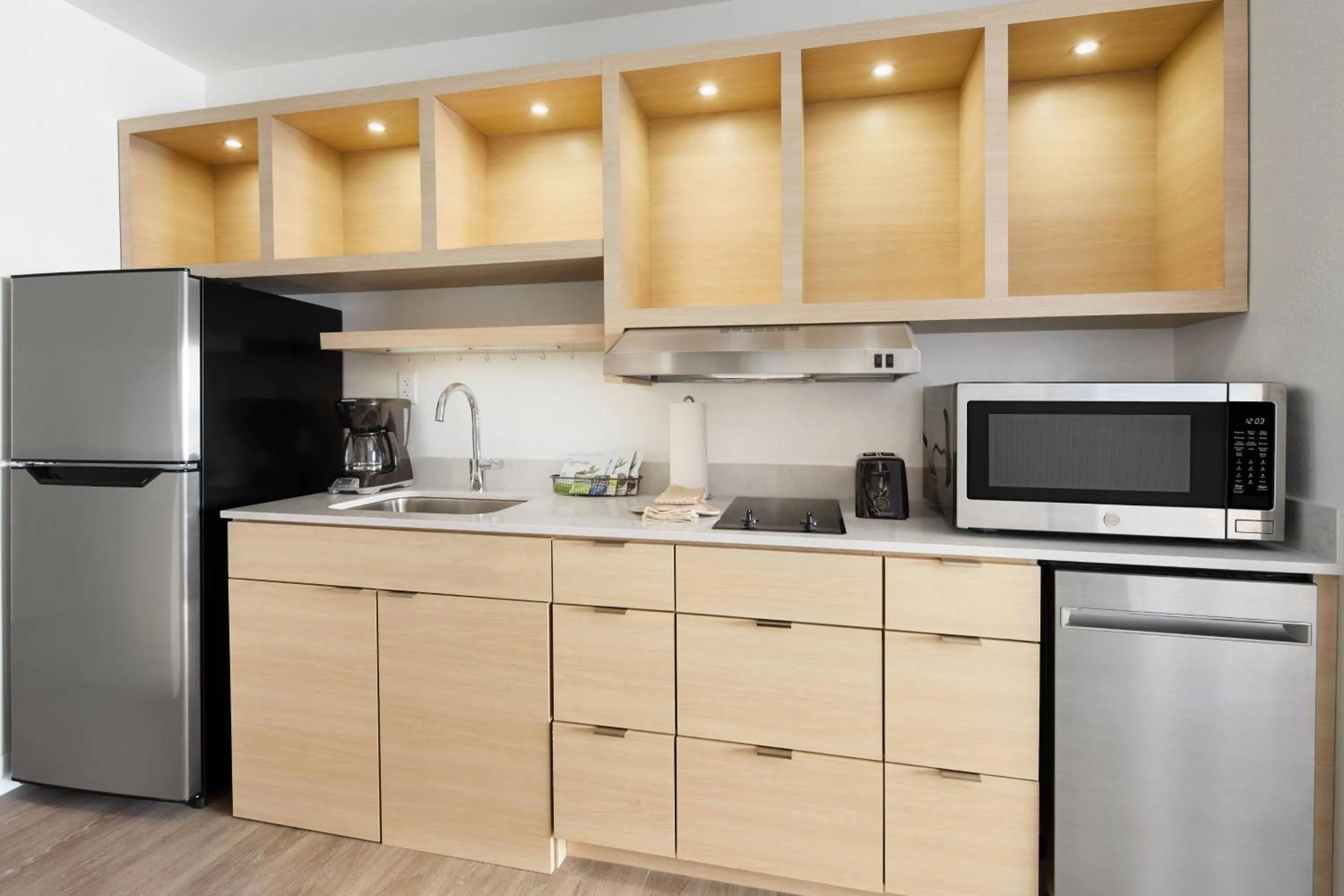 Kitchen or kitchenette in TownePlace Suites by Marriott Plant City